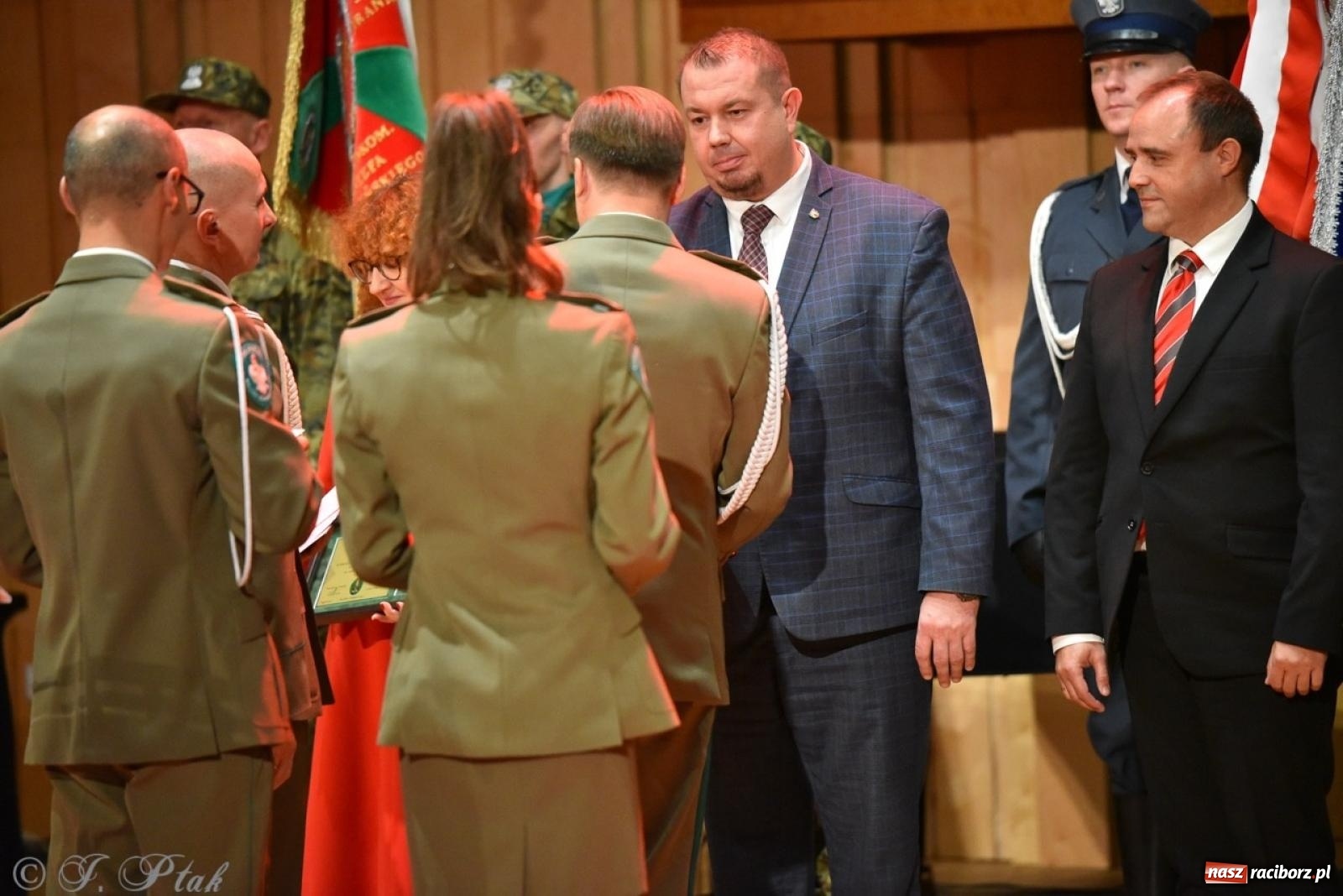 Zdjęcie w galerii na portalu naszraciborz.pl: Narodowe Święto Niepodległości. Wspólny apel raciborskich służb mundurowych [FOTO i WIDEO] wiadomości z regionu