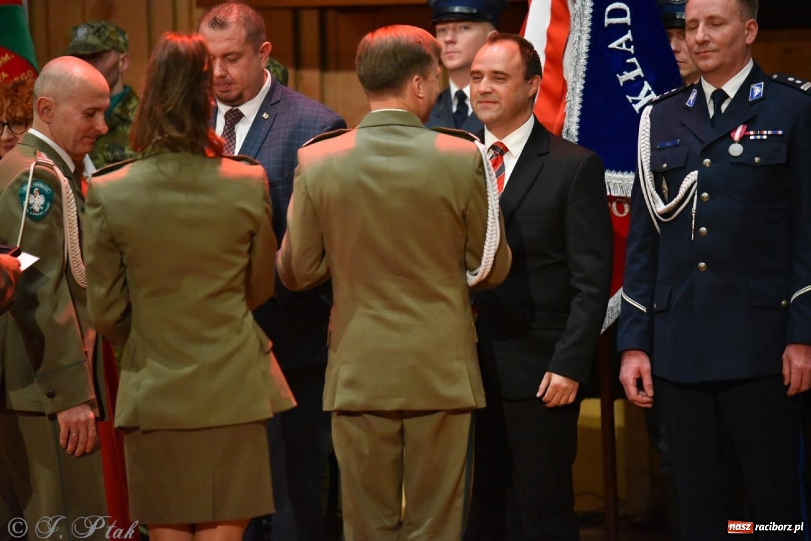 Zdjęcie w galerii na portalu naszraciborz.pl: Narodowe Święto Niepodległości. Wspólny apel raciborskich służb mundurowych [FOTO i WIDEO] wiadomości z regionu