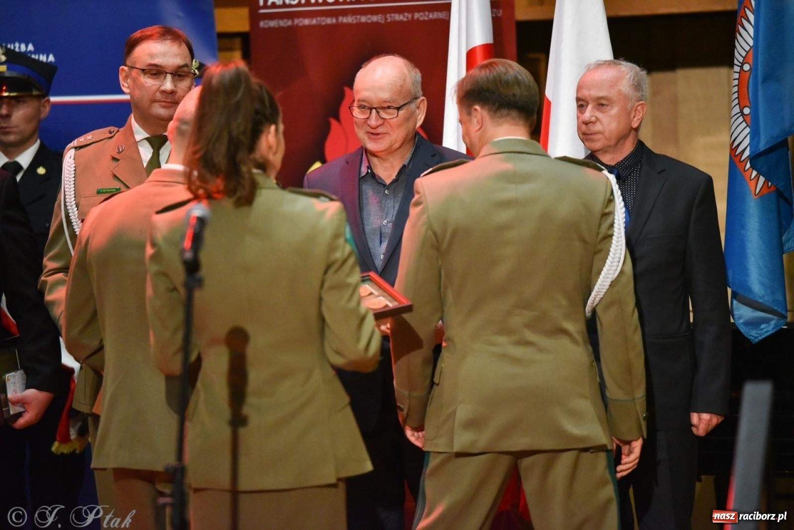 Zdjęcie w galerii na portalu naszraciborz.pl: Narodowe Święto Niepodległości. Wspólny apel raciborskich służb mundurowych [FOTO i WIDEO] wiadomości z regionu