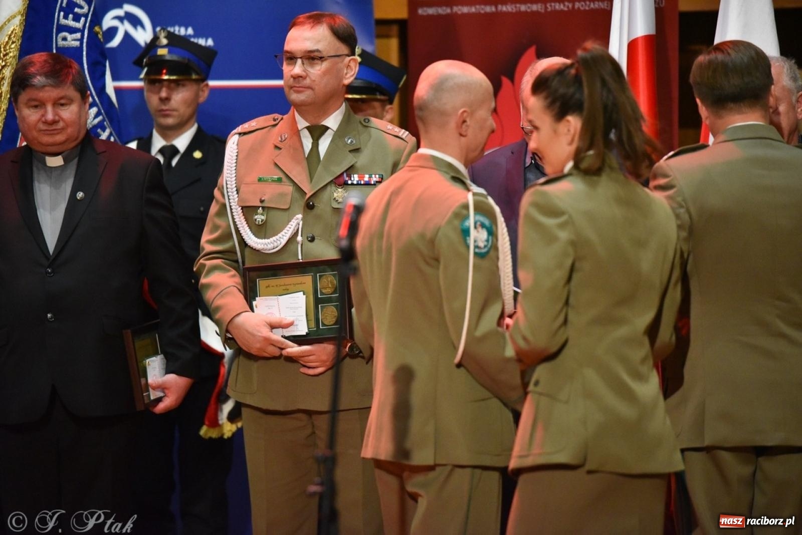 Zdjęcie w galerii na portalu naszraciborz.pl: Narodowe Święto Niepodległości. Wspólny apel raciborskich służb mundurowych [FOTO i WIDEO] wiadomości z regionu