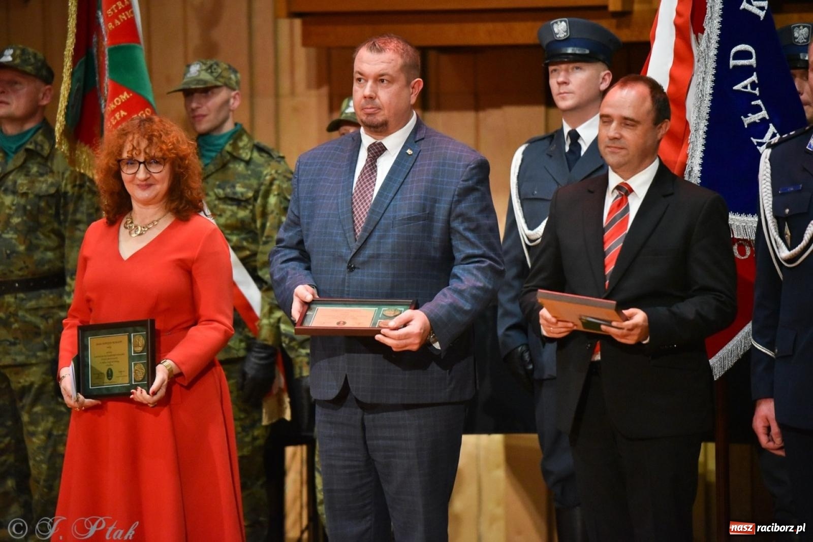 Zdjęcie w galerii na portalu naszraciborz.pl: Narodowe Święto Niepodległości. Wspólny apel raciborskich służb mundurowych [FOTO i WIDEO] wiadomości z regionu