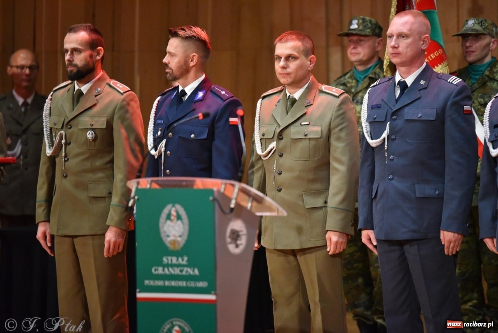 Zdjęcie w galerii na portalu naszraciborz.pl: Narodowe Święto Niepodległości. Wspólny apel raciborskich służb mundurowych [FOTO i WIDEO] wiadomości z regionu