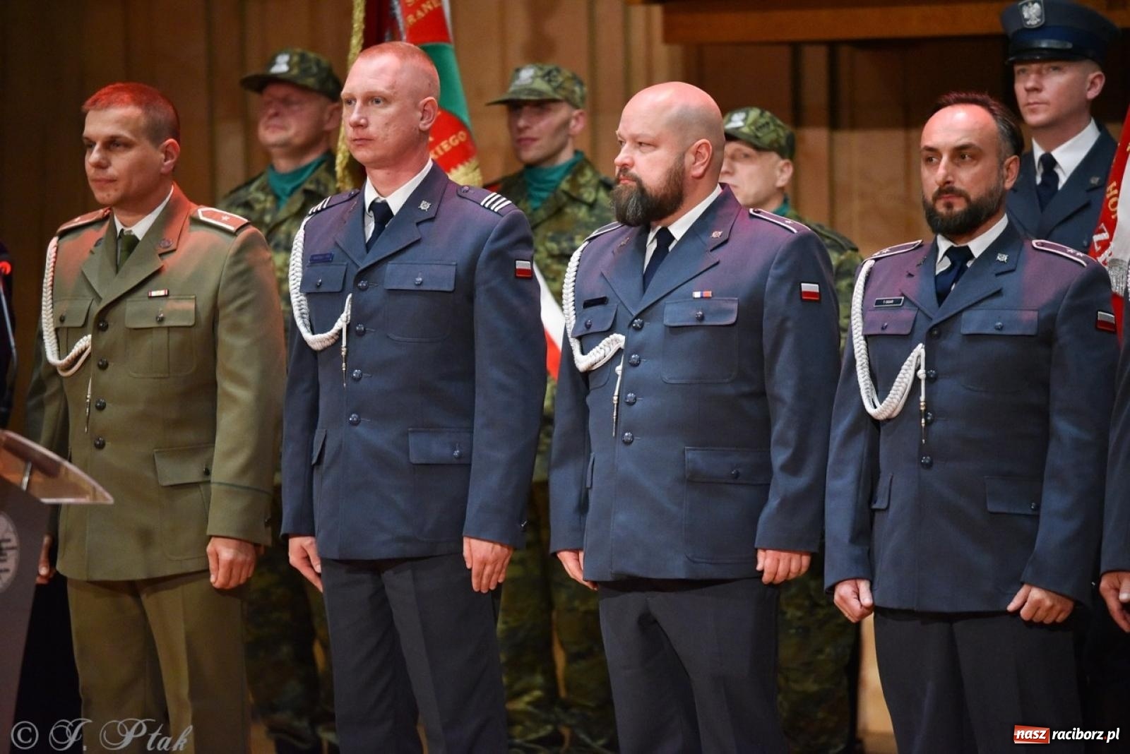 Zdjęcie w galerii na portalu naszraciborz.pl: Narodowe Święto Niepodległości. Wspólny apel raciborskich służb mundurowych [FOTO i WIDEO] wiadomości z regionu
