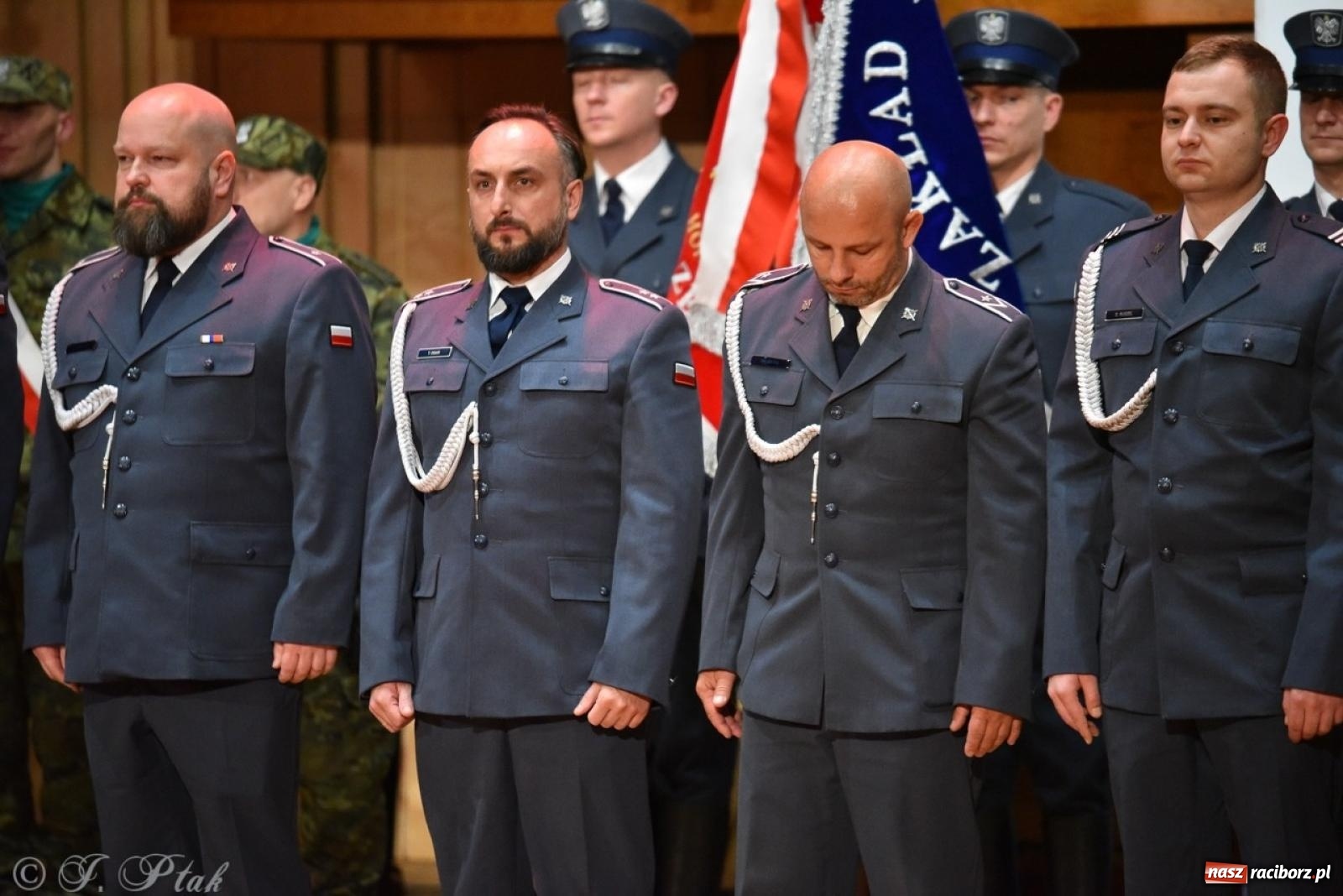 Zdjęcie w galerii na portalu naszraciborz.pl: Narodowe Święto Niepodległości. Wspólny apel raciborskich służb mundurowych [FOTO i WIDEO] wiadomości z regionu