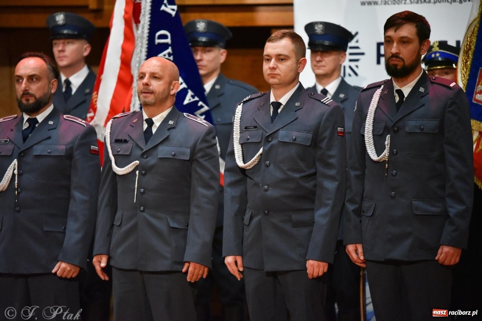 Zdjęcie w galerii na portalu naszraciborz.pl: Narodowe Święto Niepodległości. Wspólny apel raciborskich służb mundurowych [FOTO i WIDEO] wiadomości z regionu