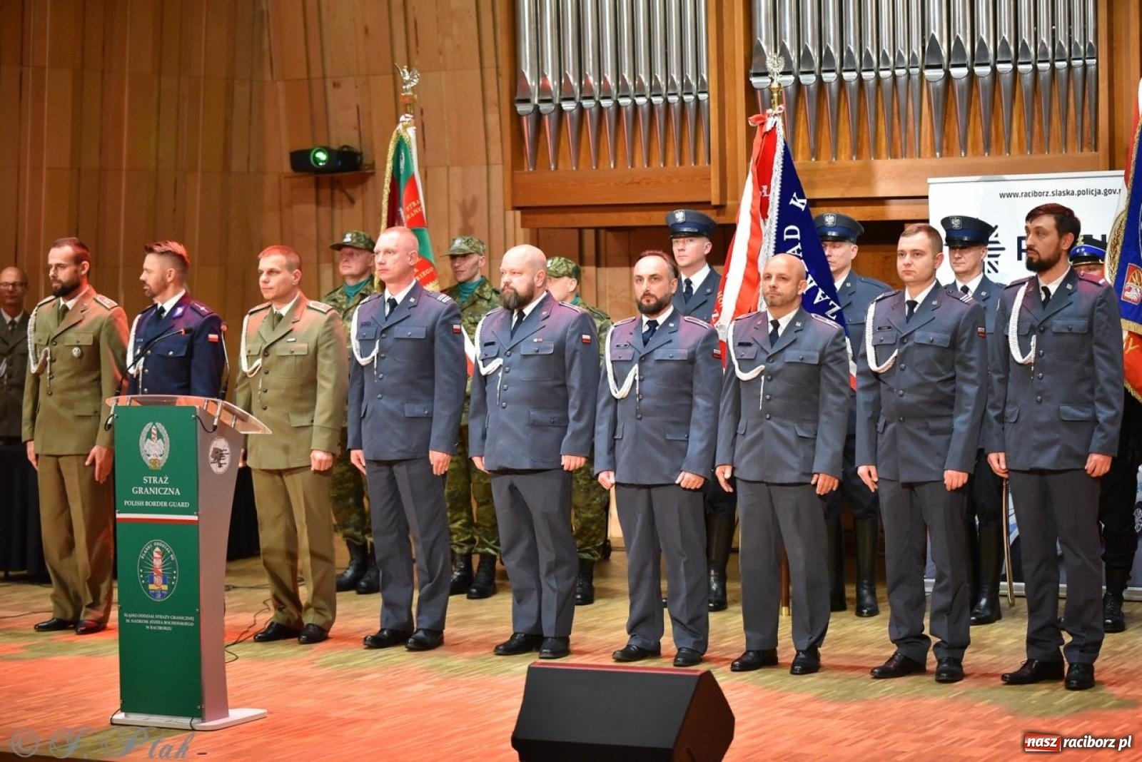 Zdjęcie w galerii na portalu naszraciborz.pl: Narodowe Święto Niepodległości. Wspólny apel raciborskich służb mundurowych [FOTO i WIDEO] wiadomości z regionu