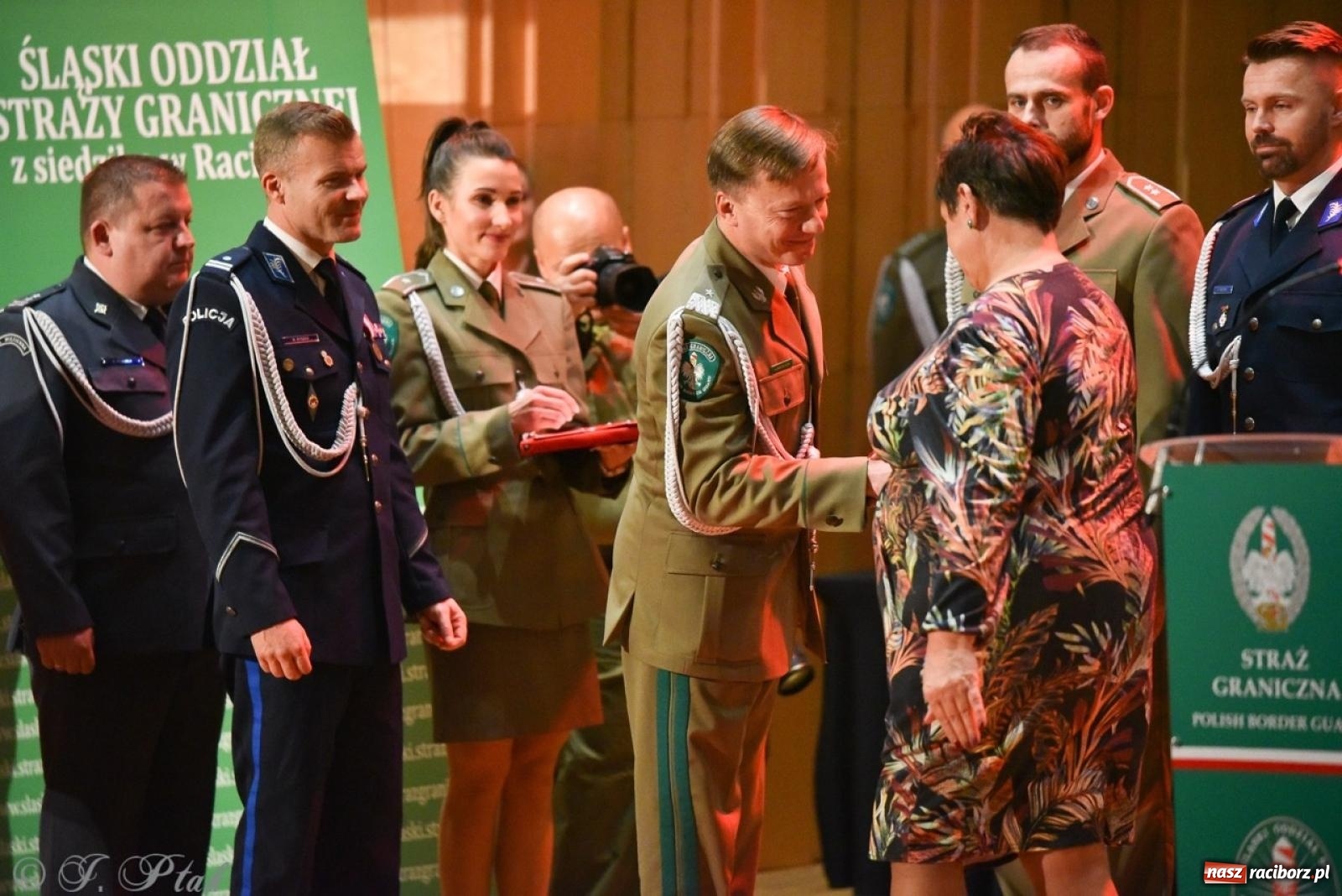 Zdjęcie w galerii na portalu naszraciborz.pl: Narodowe Święto Niepodległości. Wspólny apel raciborskich służb mundurowych [FOTO i WIDEO] wiadomości z regionu