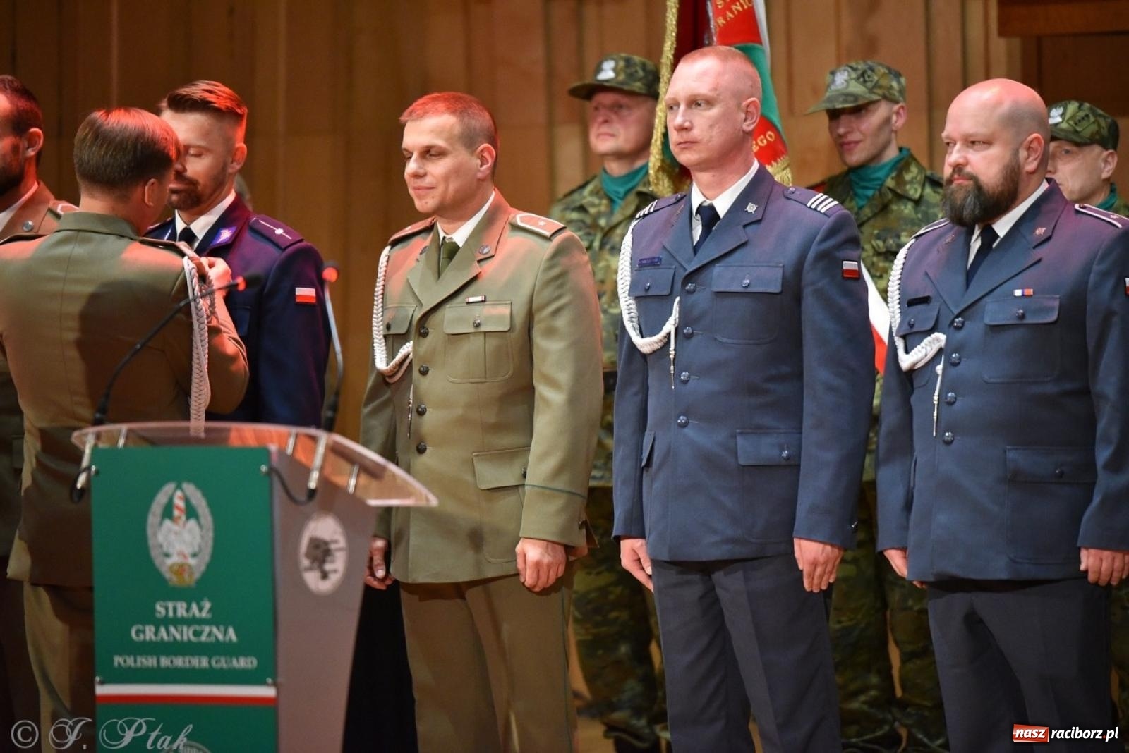Zdjęcie w galerii na portalu naszraciborz.pl: Narodowe Święto Niepodległości. Wspólny apel raciborskich służb mundurowych [FOTO i WIDEO] wiadomości z regionu