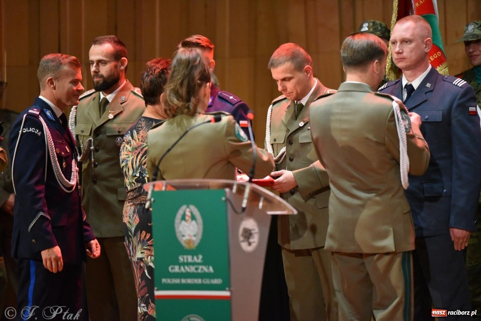 Zdjęcie w galerii na portalu naszraciborz.pl: Narodowe Święto Niepodległości. Wspólny apel raciborskich służb mundurowych [FOTO i WIDEO] wiadomości z regionu