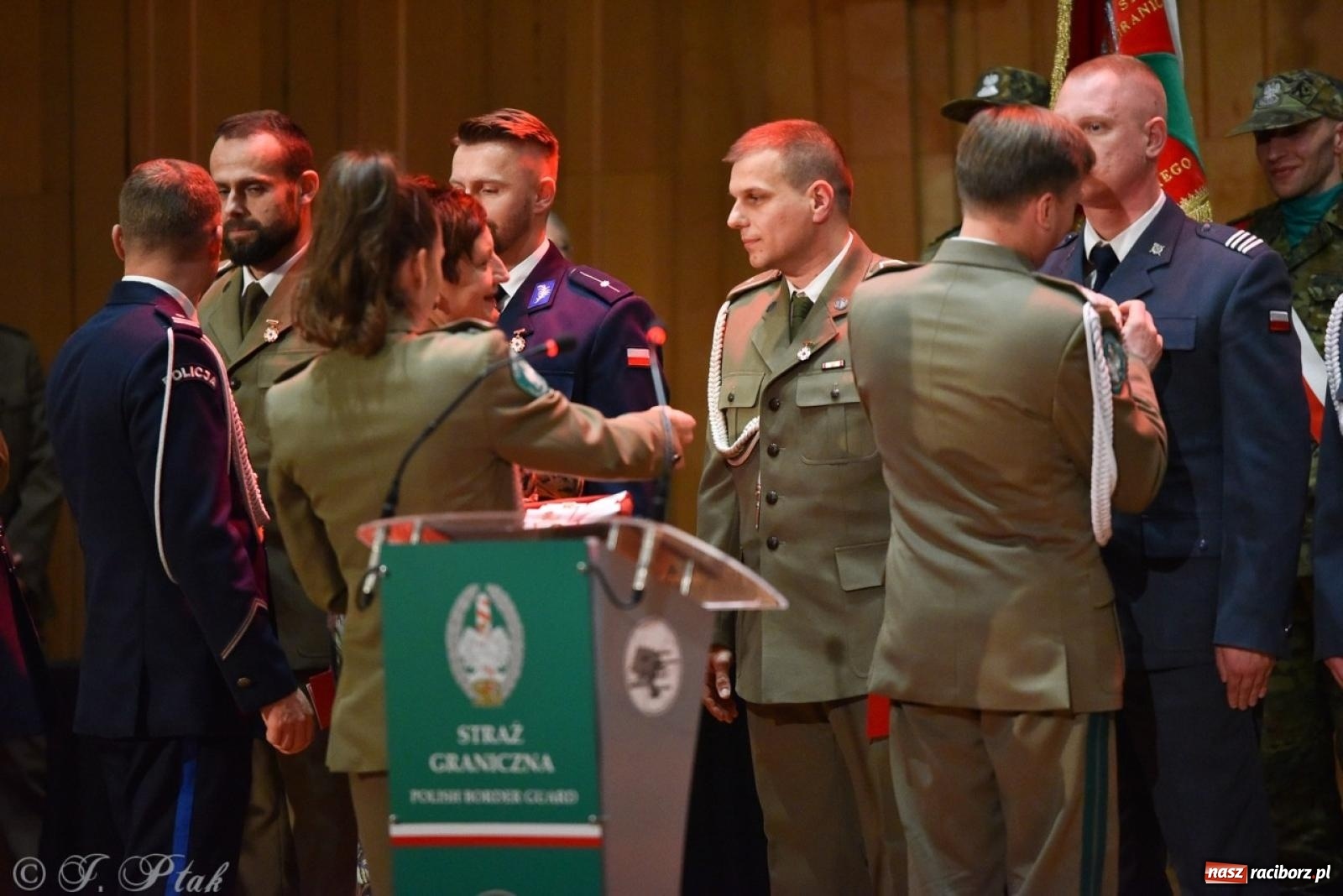 Zdjęcie w galerii na portalu naszraciborz.pl: Narodowe Święto Niepodległości. Wspólny apel raciborskich służb mundurowych [FOTO i WIDEO] wiadomości z regionu