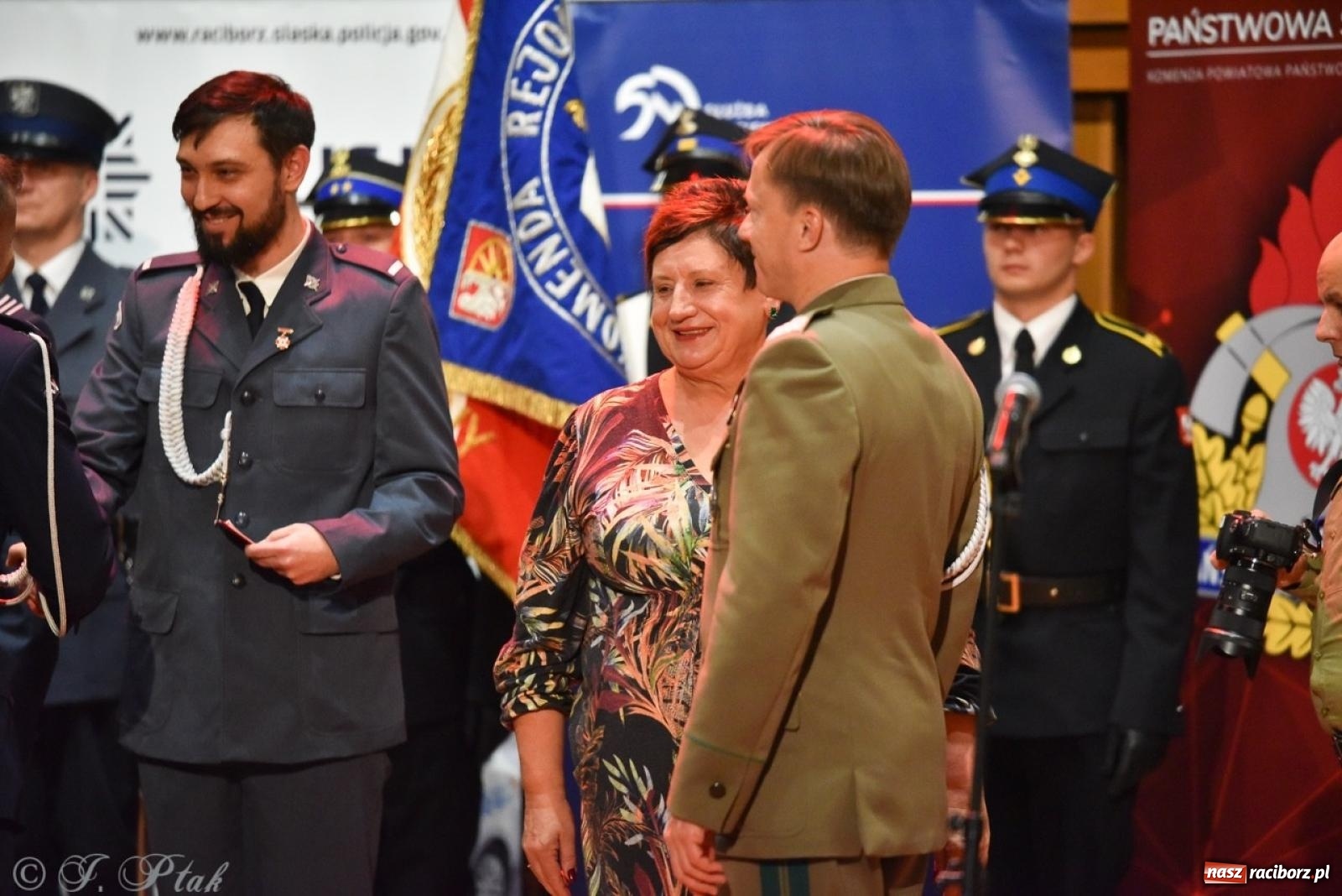 Zdjęcie w galerii na portalu naszraciborz.pl: Narodowe Święto Niepodległości. Wspólny apel raciborskich służb mundurowych [FOTO i WIDEO] wiadomości z regionu