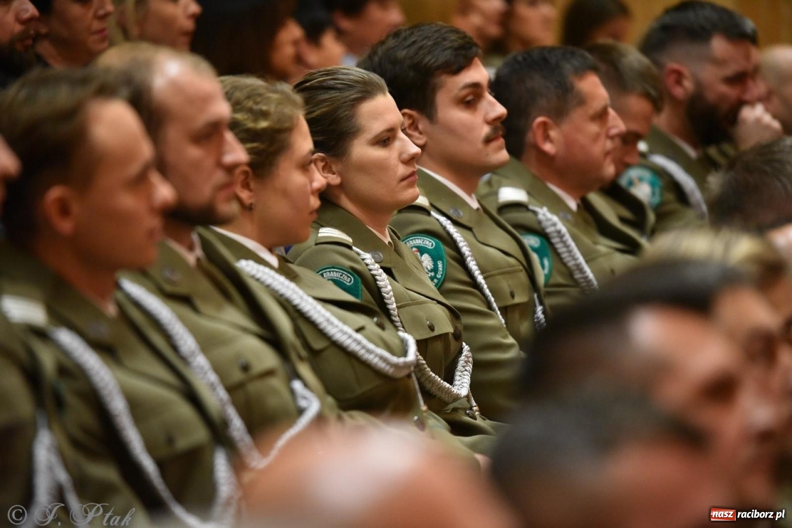 Zdjęcie w galerii na portalu naszraciborz.pl: Narodowe Święto Niepodległości. Wspólny apel raciborskich służb mundurowych [FOTO i WIDEO] wiadomości z regionu