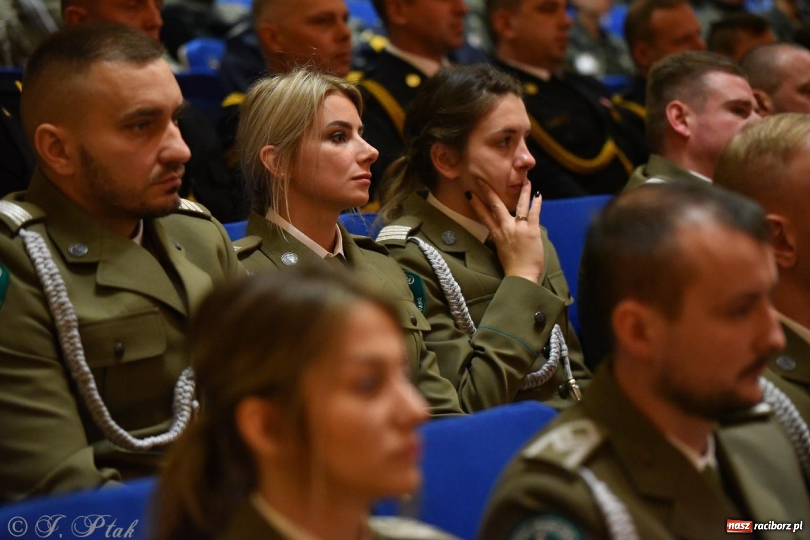 Zdjęcie w galerii na portalu naszraciborz.pl: Narodowe Święto Niepodległości. Wspólny apel raciborskich służb mundurowych [FOTO i WIDEO] wiadomości z regionu