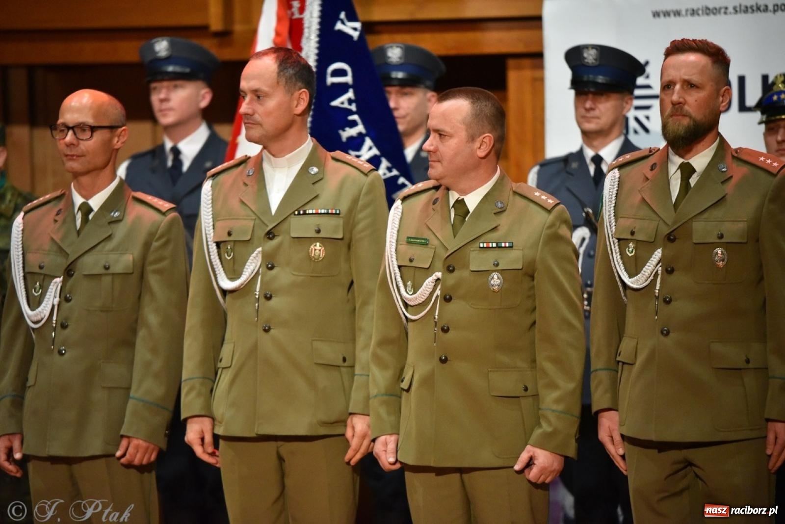 Zdjęcie w galerii na portalu naszraciborz.pl: Narodowe Święto Niepodległości. Wspólny apel raciborskich służb mundurowych [FOTO i WIDEO] wiadomości z regionu