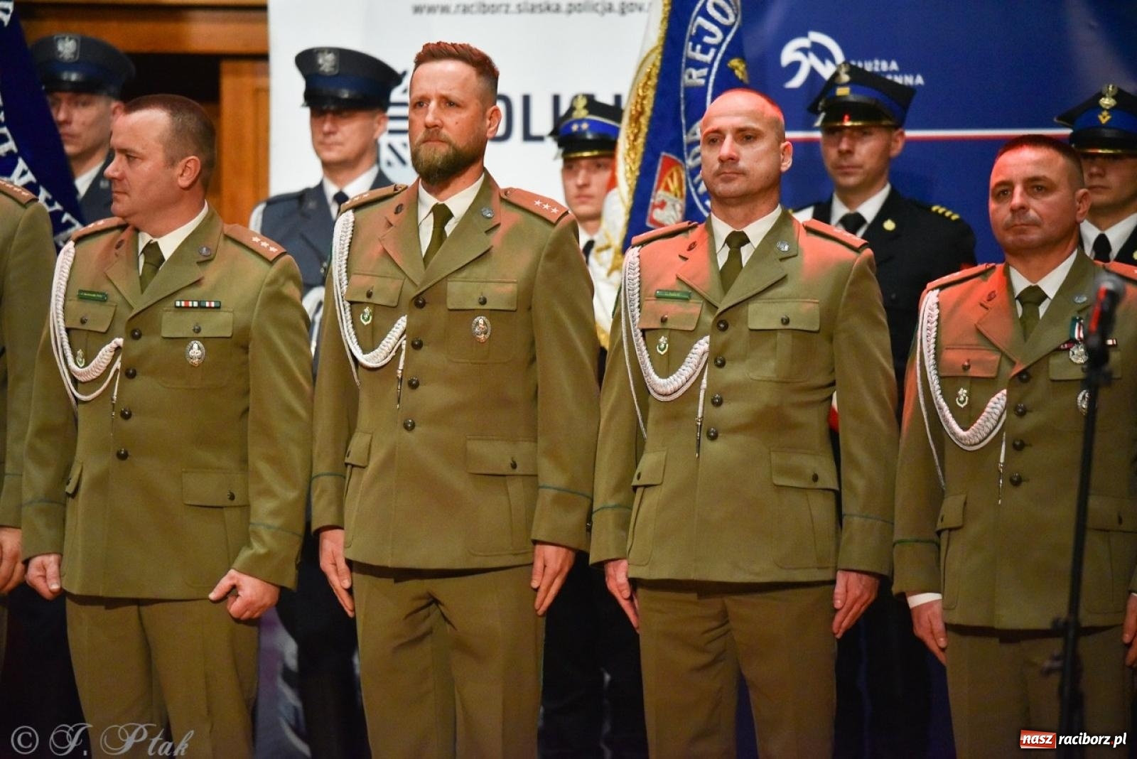 Zdjęcie w galerii na portalu naszraciborz.pl: Narodowe Święto Niepodległości. Wspólny apel raciborskich służb mundurowych [FOTO i WIDEO] wiadomości z regionu