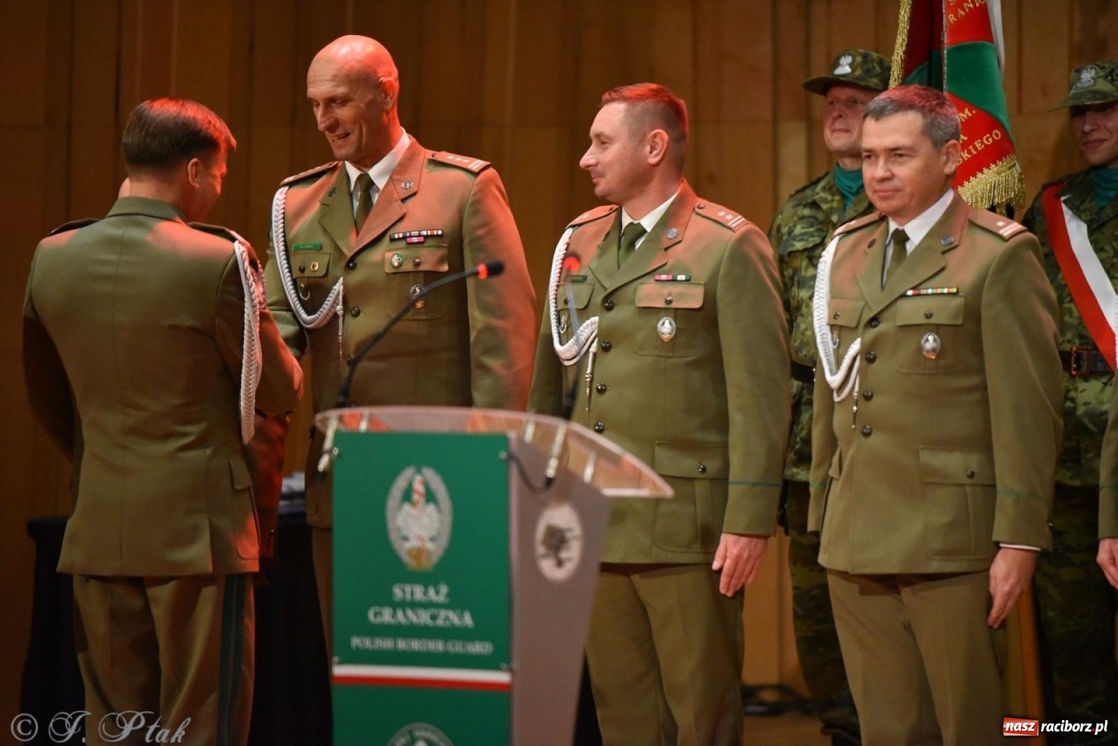 Zdjęcie w galerii na portalu naszraciborz.pl: Narodowe Święto Niepodległości. Wspólny apel raciborskich służb mundurowych [FOTO i WIDEO] wiadomości z regionu