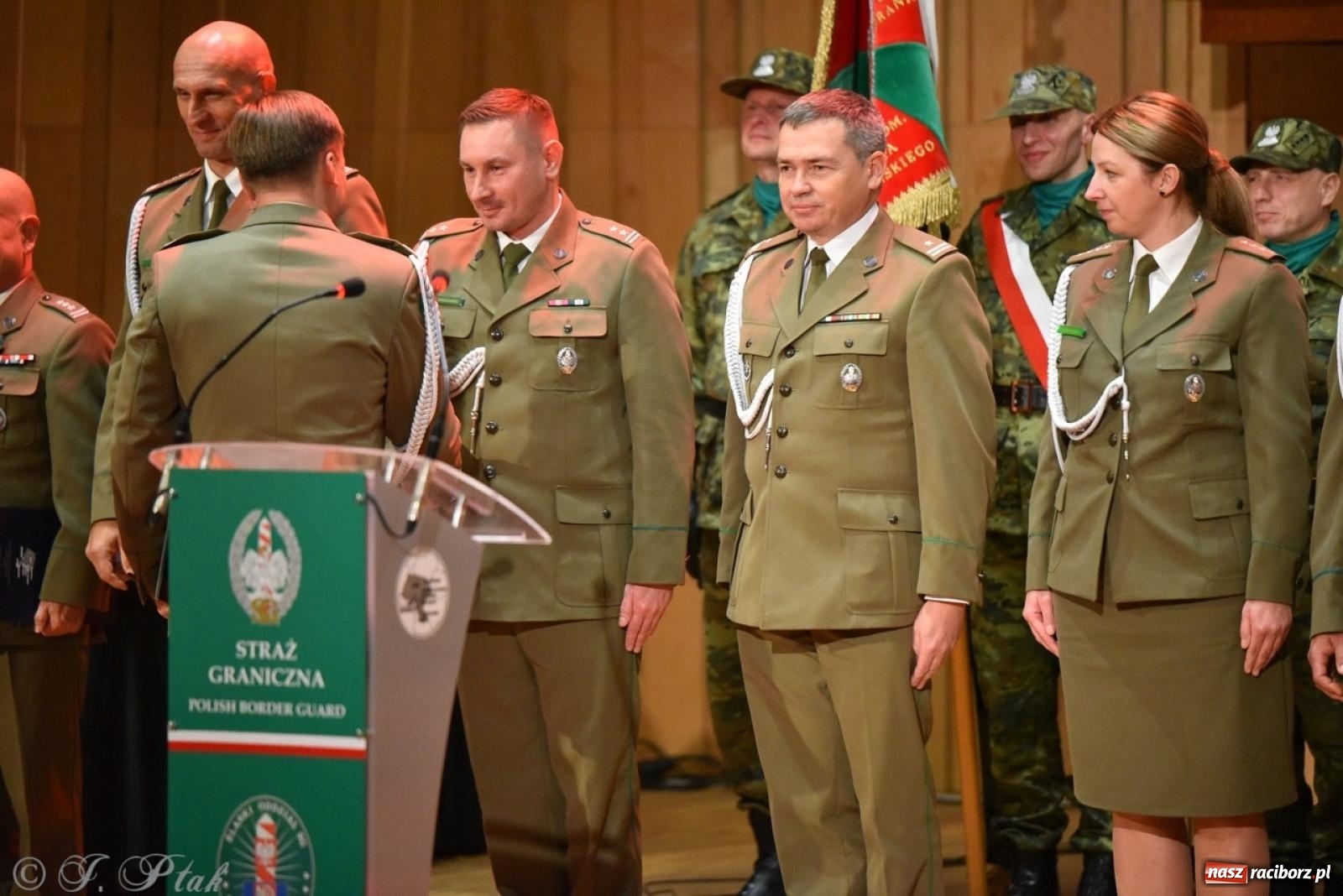 Zdjęcie w galerii na portalu naszraciborz.pl: Narodowe Święto Niepodległości. Wspólny apel raciborskich służb mundurowych [FOTO i WIDEO] wiadomości z regionu