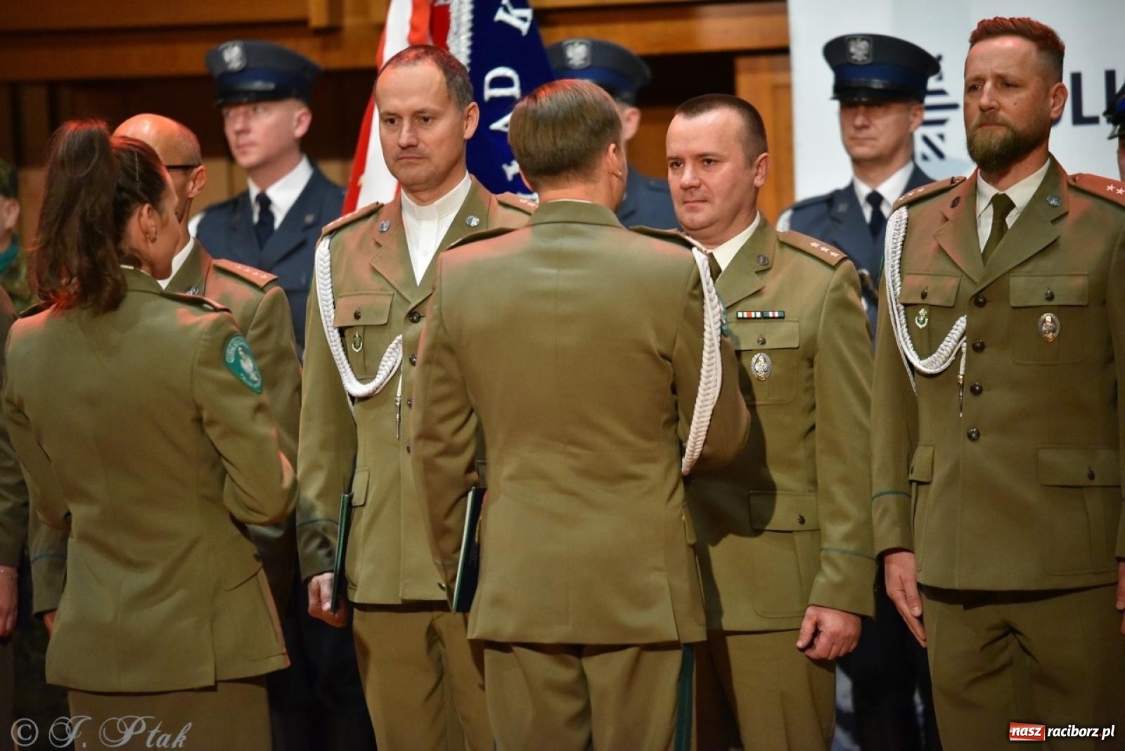 Zdjęcie w galerii na portalu naszraciborz.pl: Narodowe Święto Niepodległości. Wspólny apel raciborskich służb mundurowych [FOTO i WIDEO] wiadomości z regionu