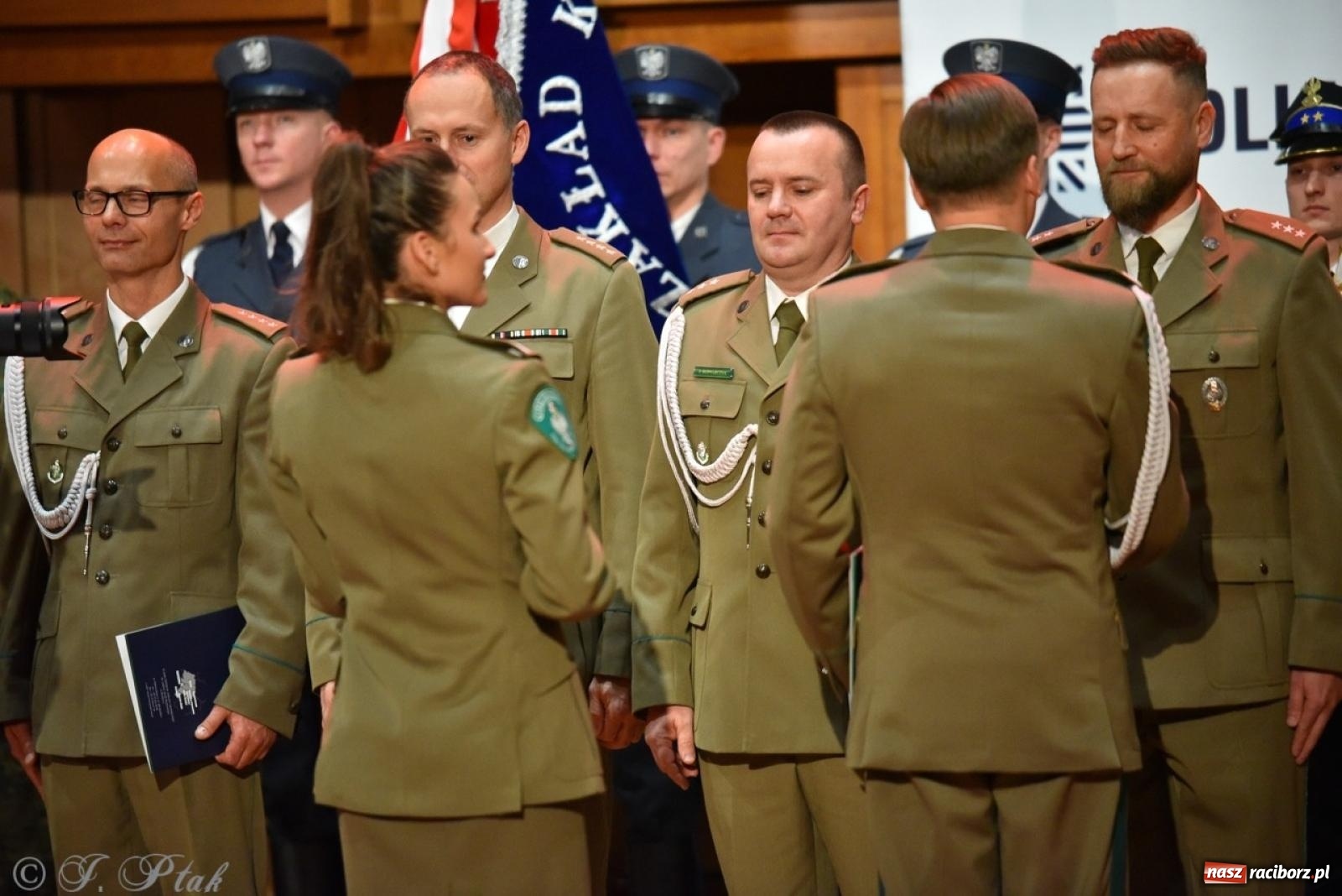 Zdjęcie w galerii na portalu naszraciborz.pl: Narodowe Święto Niepodległości. Wspólny apel raciborskich służb mundurowych [FOTO i WIDEO] wiadomości z regionu