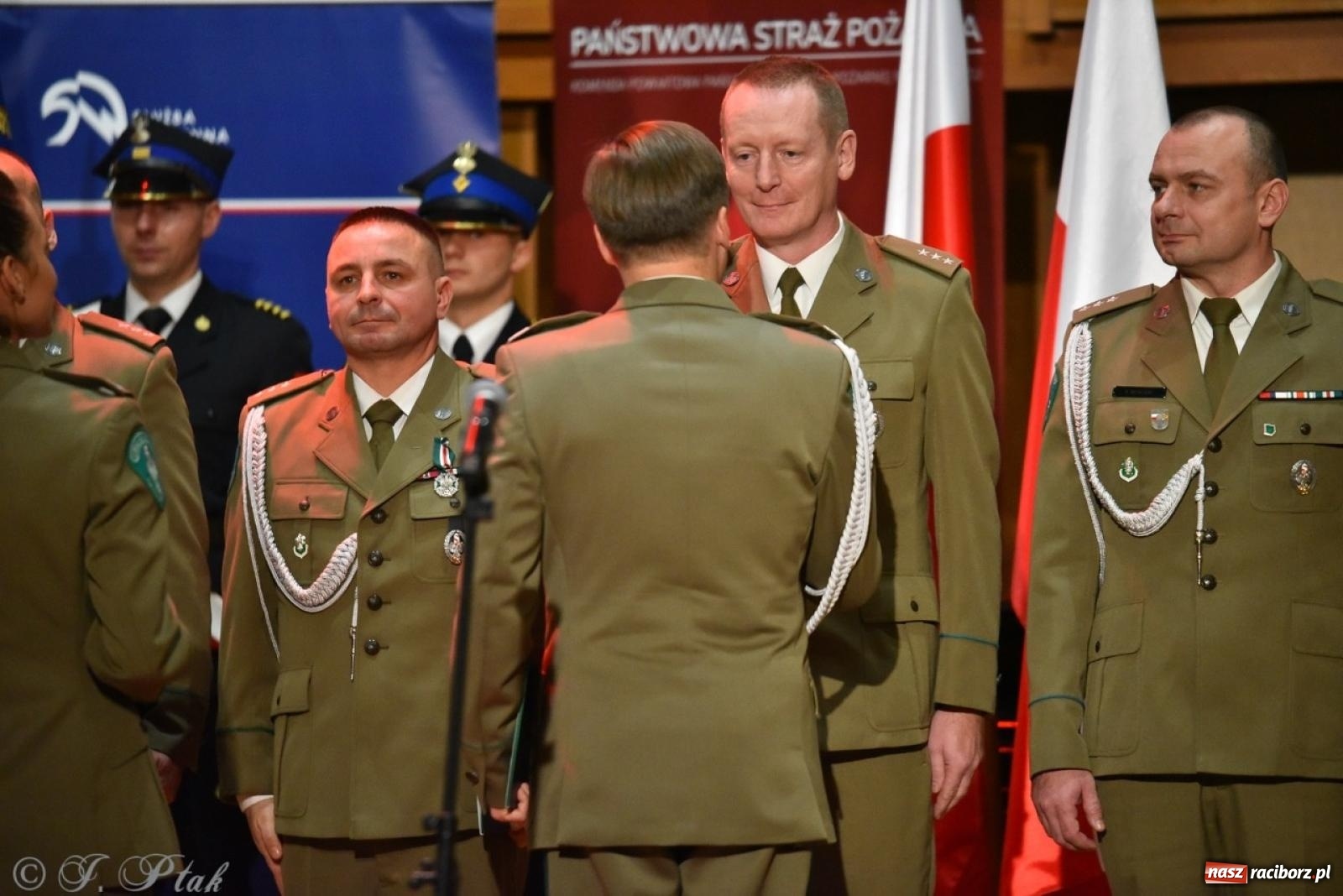 Zdjęcie w galerii na portalu naszraciborz.pl: Narodowe Święto Niepodległości. Wspólny apel raciborskich służb mundurowych [FOTO i WIDEO] wiadomości z regionu