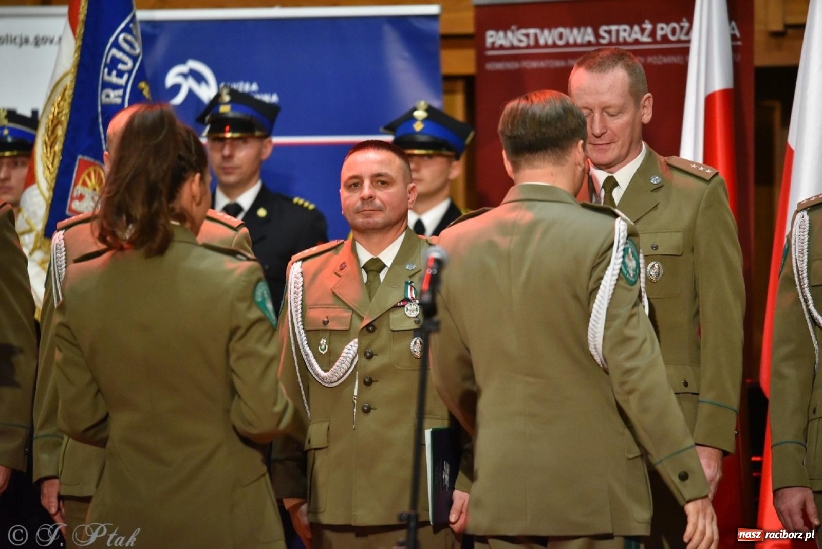 Zdjęcie w galerii na portalu naszraciborz.pl: Narodowe Święto Niepodległości. Wspólny apel raciborskich służb mundurowych [FOTO i WIDEO] wiadomości z regionu