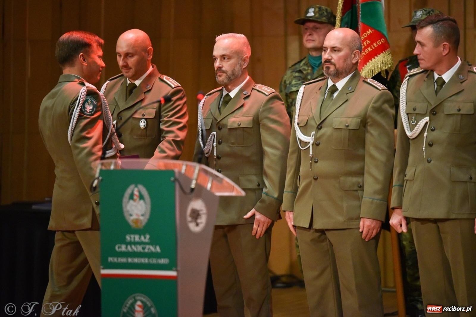 Zdjęcie w galerii na portalu naszraciborz.pl: Narodowe Święto Niepodległości. Wspólny apel raciborskich służb mundurowych [FOTO i WIDEO] wiadomości z regionu