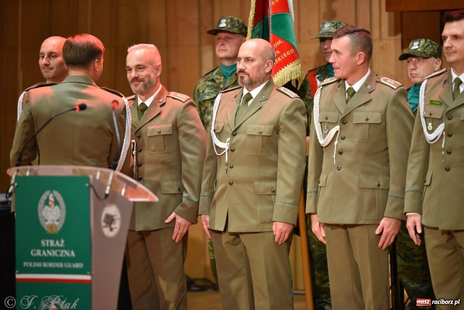 Zdjęcie w galerii na portalu naszraciborz.pl: Narodowe Święto Niepodległości. Wspólny apel raciborskich służb mundurowych [FOTO i WIDEO] wiadomości z regionu