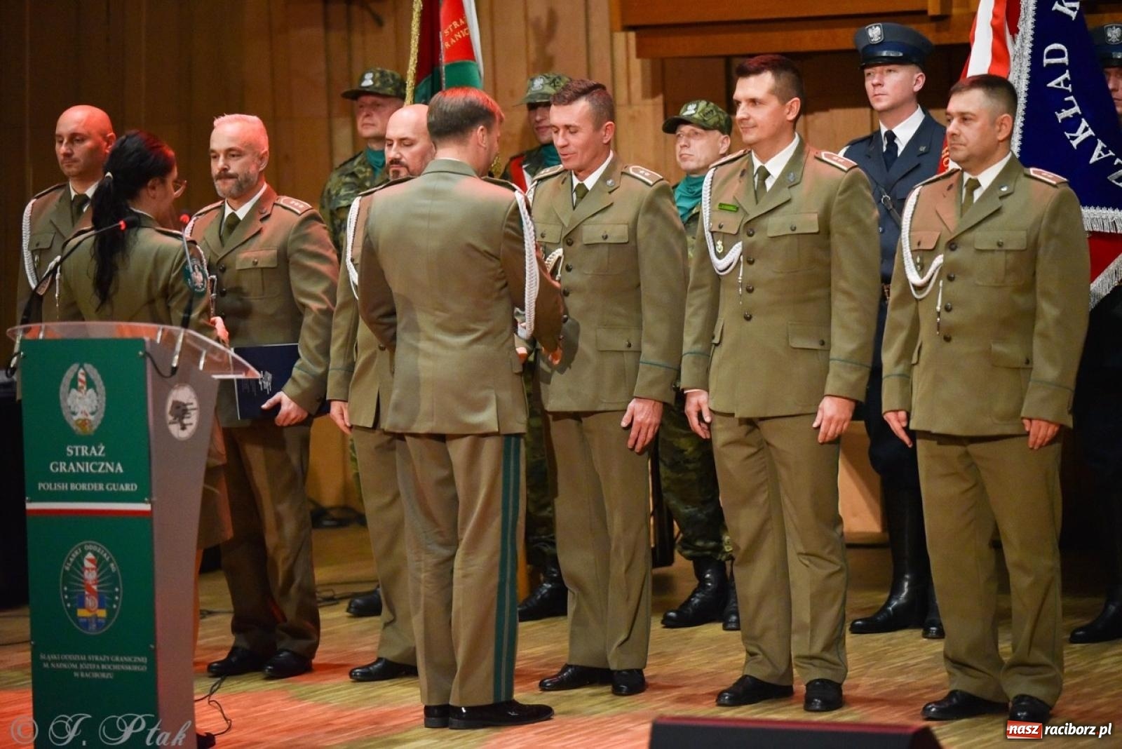 Zdjęcie w galerii na portalu naszraciborz.pl: Narodowe Święto Niepodległości. Wspólny apel raciborskich służb mundurowych [FOTO i WIDEO] wiadomości z regionu