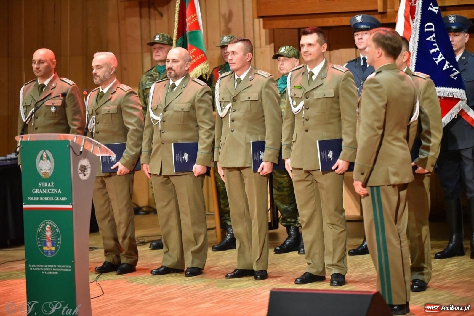 Zdjęcie w galerii na portalu naszraciborz.pl: Narodowe Święto Niepodległości. Wspólny apel raciborskich służb mundurowych [FOTO i WIDEO] wiadomości z regionu
