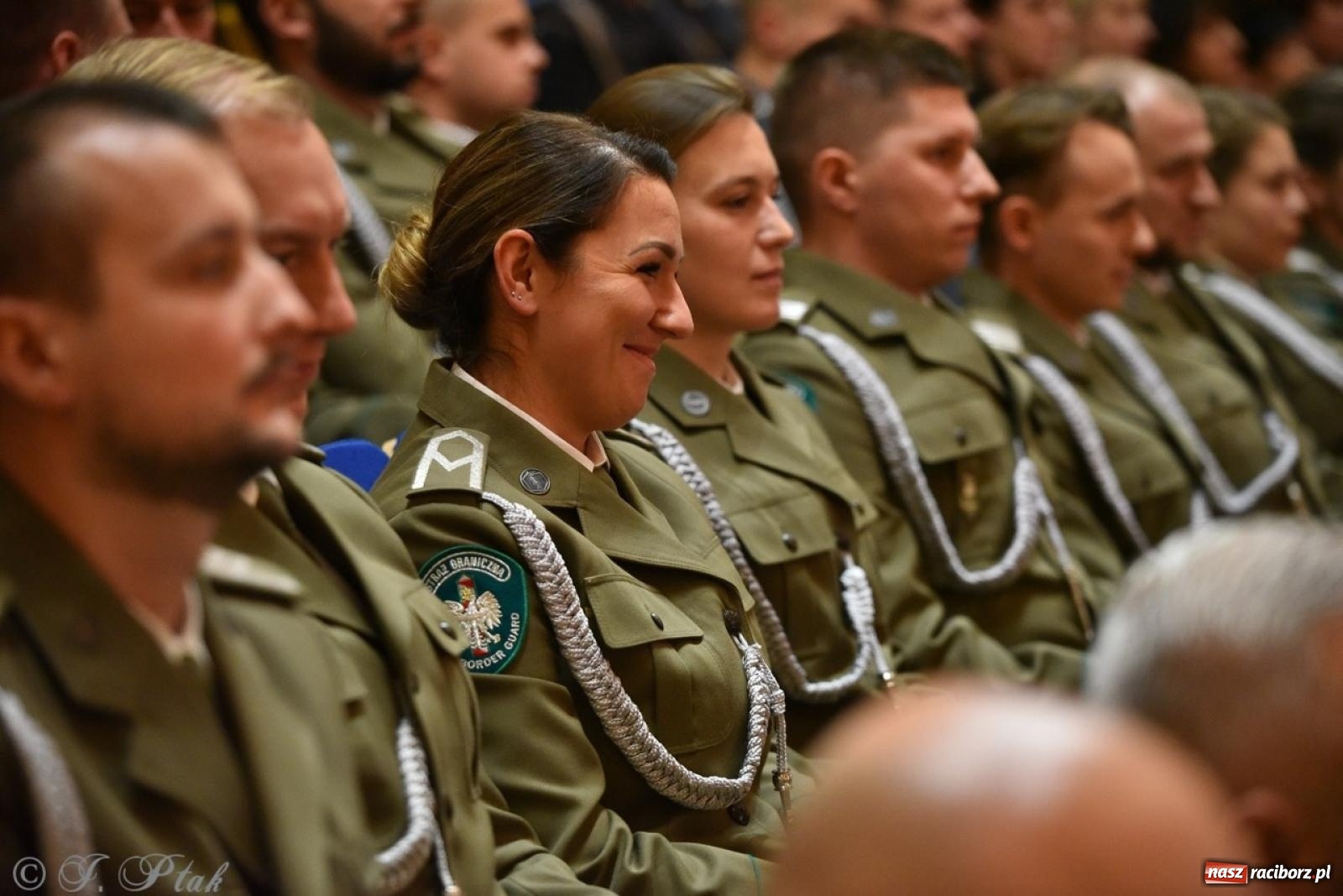 Zdjęcie w galerii na portalu naszraciborz.pl: Narodowe Święto Niepodległości. Wspólny apel raciborskich służb mundurowych [FOTO i WIDEO] wiadomości z regionu