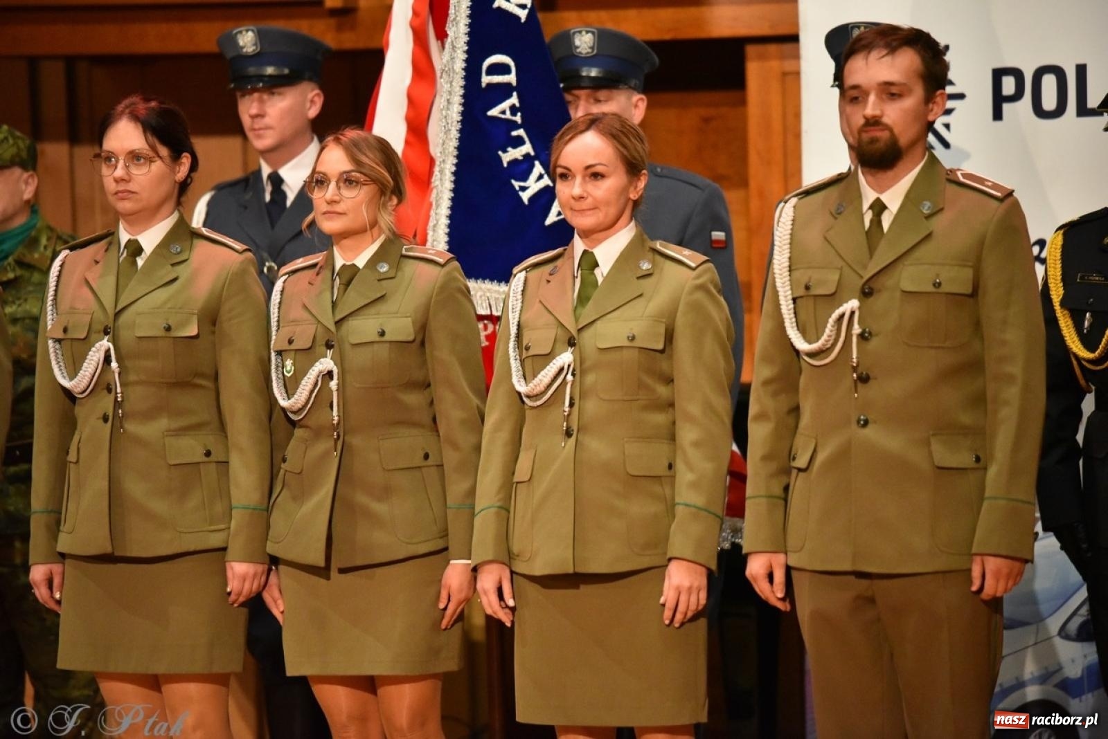 Zdjęcie w galerii na portalu naszraciborz.pl: Narodowe Święto Niepodległości. Wspólny apel raciborskich służb mundurowych [FOTO i WIDEO] wiadomości z regionu