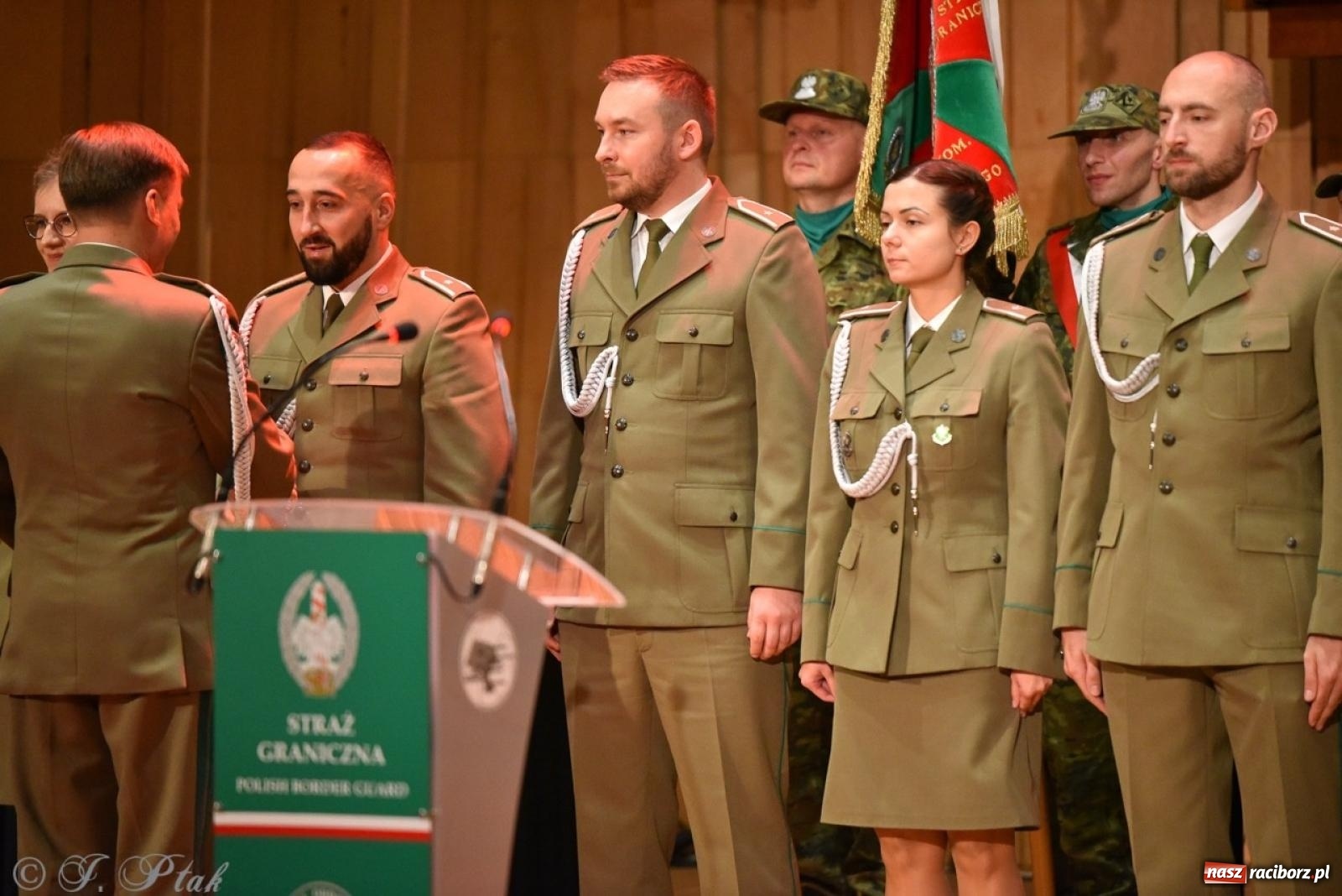 Zdjęcie w galerii na portalu naszraciborz.pl: Narodowe Święto Niepodległości. Wspólny apel raciborskich służb mundurowych [FOTO i WIDEO] wiadomości z regionu