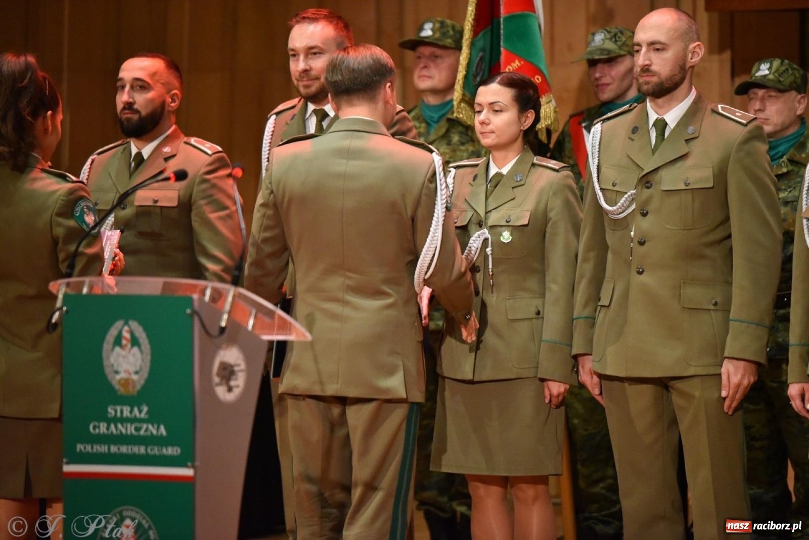 Zdjęcie w galerii na portalu naszraciborz.pl: Narodowe Święto Niepodległości. Wspólny apel raciborskich służb mundurowych [FOTO i WIDEO] wiadomości z regionu