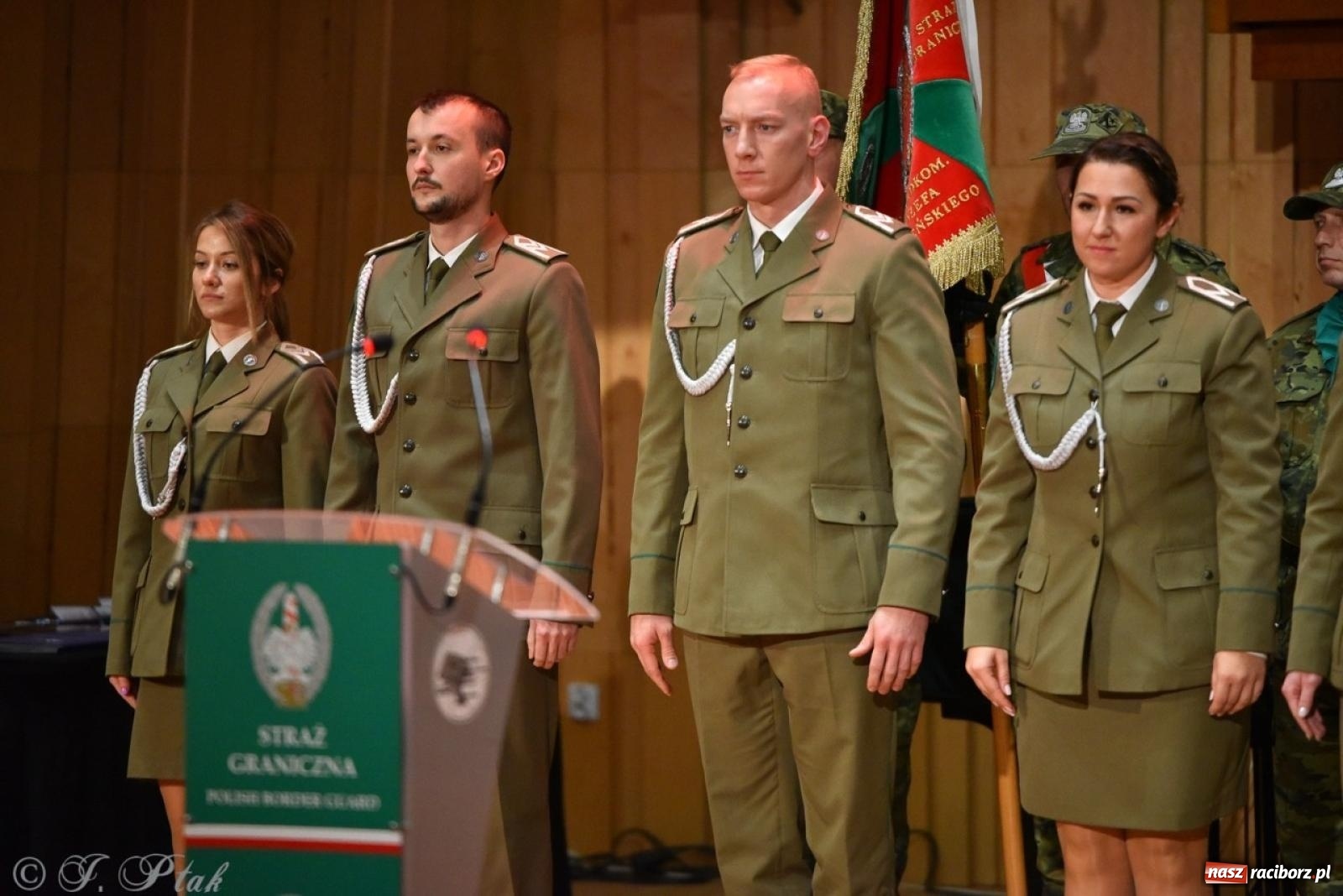 Zdjęcie w galerii na portalu naszraciborz.pl: Narodowe Święto Niepodległości. Wspólny apel raciborskich służb mundurowych [FOTO i WIDEO] wiadomości z regionu