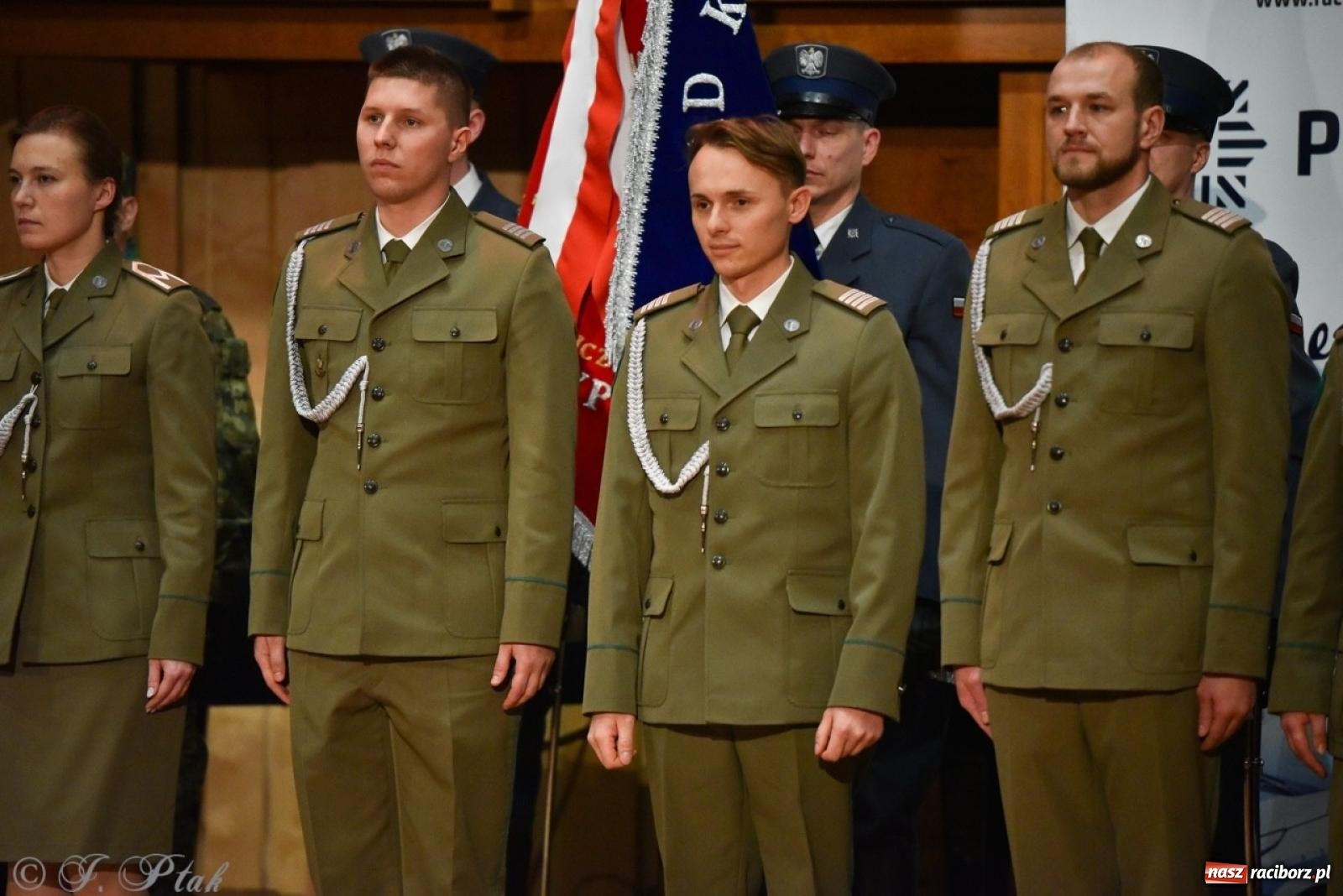 Zdjęcie w galerii na portalu naszraciborz.pl: Narodowe Święto Niepodległości. Wspólny apel raciborskich służb mundurowych [FOTO i WIDEO] wiadomości z regionu
