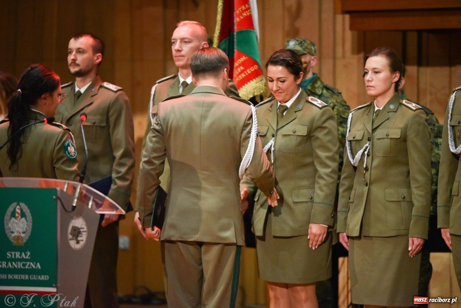 Zdjęcie w galerii na portalu naszraciborz.pl: Narodowe Święto Niepodległości. Wspólny apel raciborskich służb mundurowych [FOTO i WIDEO] wiadomości z regionu