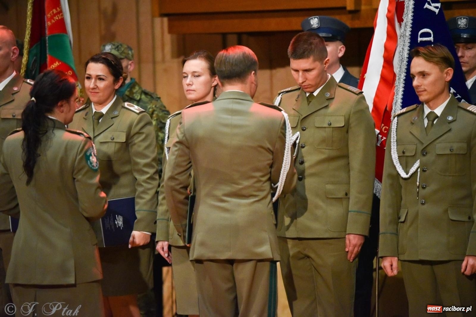 Zdjęcie w galerii na portalu naszraciborz.pl: Narodowe Święto Niepodległości. Wspólny apel raciborskich służb mundurowych [FOTO i WIDEO] wiadomości z regionu