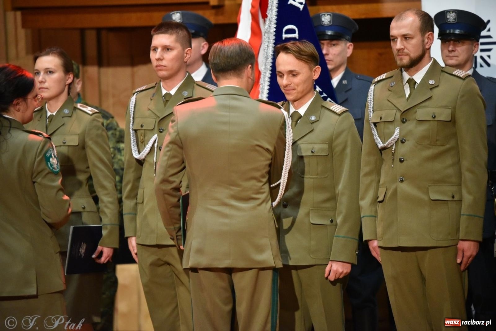 Zdjęcie w galerii na portalu naszraciborz.pl: Narodowe Święto Niepodległości. Wspólny apel raciborskich służb mundurowych [FOTO i WIDEO] wiadomości z regionu