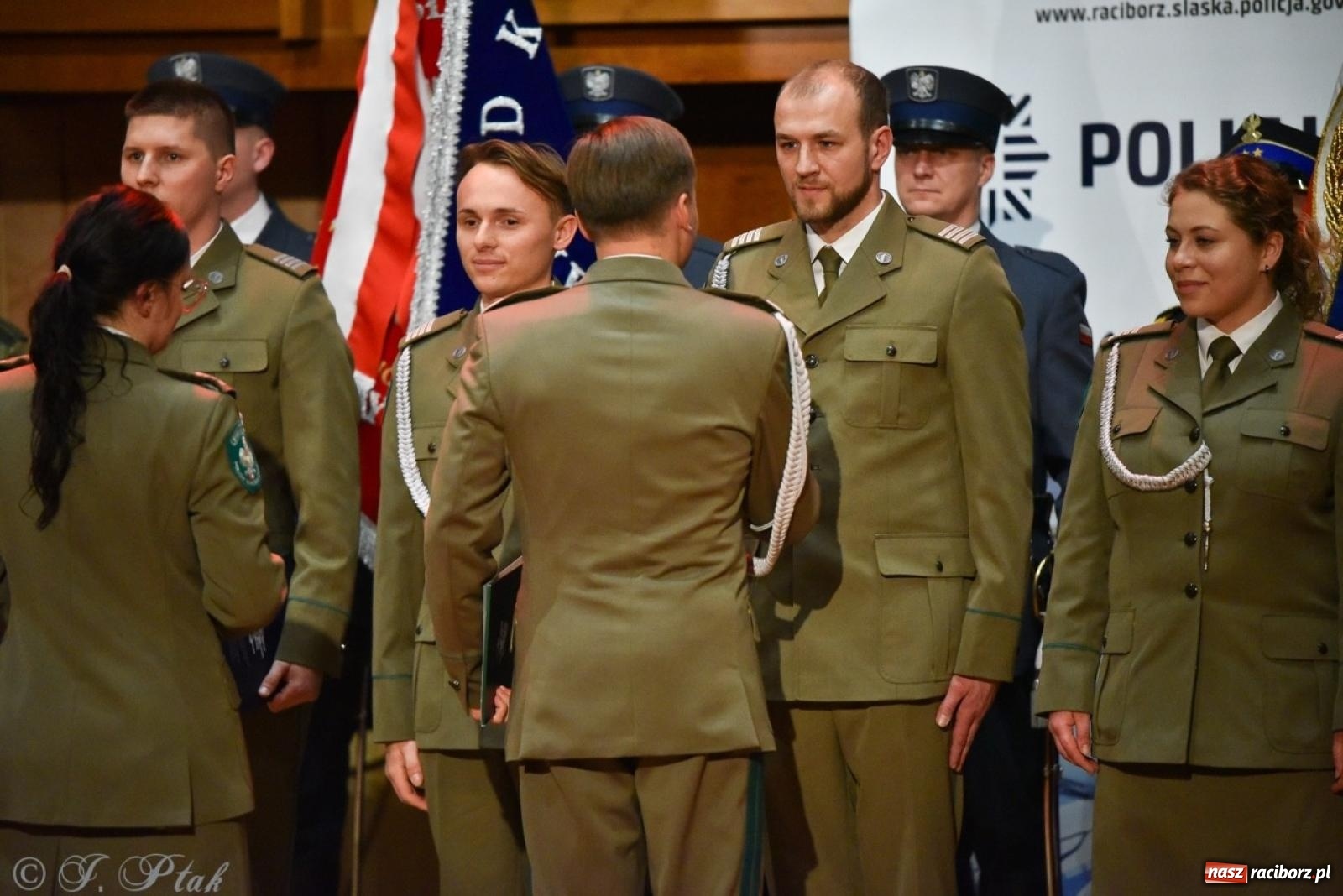 Zdjęcie w galerii na portalu naszraciborz.pl: Narodowe Święto Niepodległości. Wspólny apel raciborskich służb mundurowych [FOTO i WIDEO] wiadomości z regionu