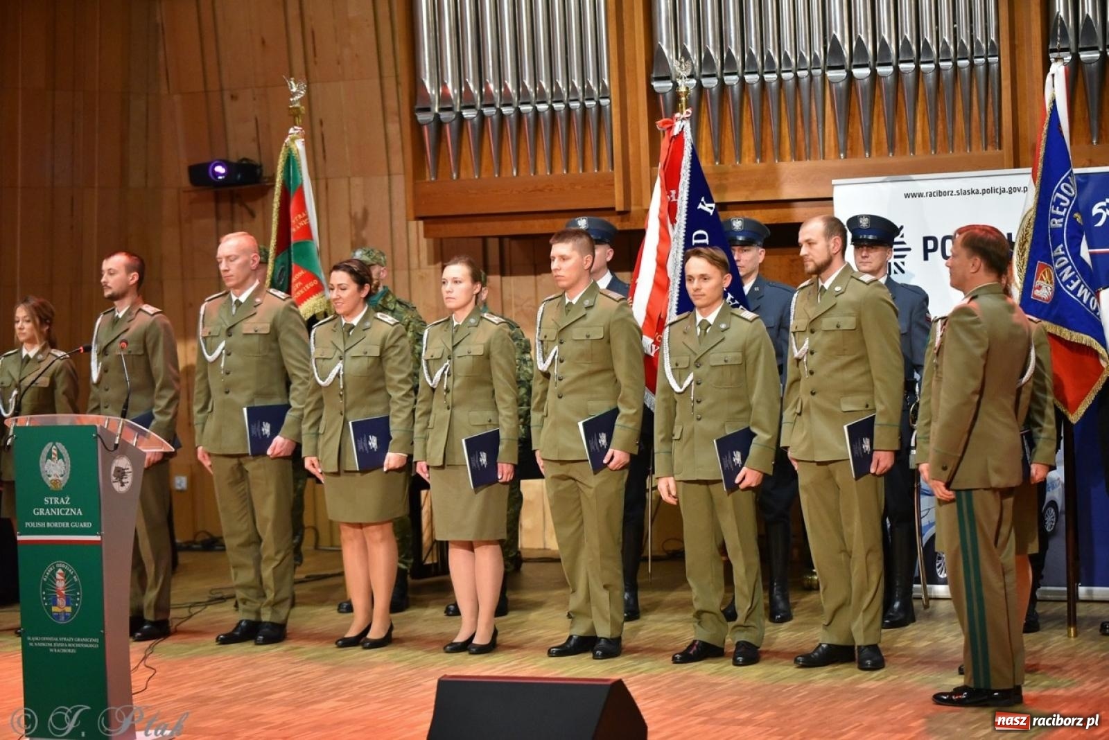 Zdjęcie w galerii na portalu naszraciborz.pl: Narodowe Święto Niepodległości. Wspólny apel raciborskich służb mundurowych [FOTO i WIDEO] wiadomości z regionu