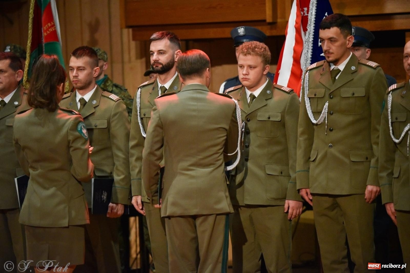 Zdjęcie w galerii na portalu naszraciborz.pl: Narodowe Święto Niepodległości. Wspólny apel raciborskich służb mundurowych [FOTO i WIDEO] wiadomości z regionu