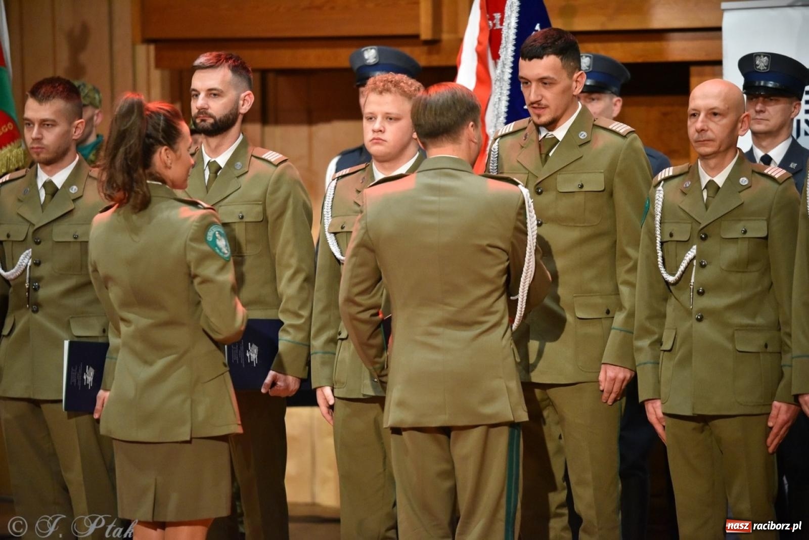Zdjęcie w galerii na portalu naszraciborz.pl: Narodowe Święto Niepodległości. Wspólny apel raciborskich służb mundurowych [FOTO i WIDEO] wiadomości z regionu