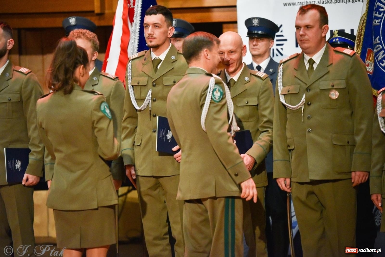 Zdjęcie w galerii na portalu naszraciborz.pl: Narodowe Święto Niepodległości. Wspólny apel raciborskich służb mundurowych [FOTO i WIDEO] wiadomości z regionu