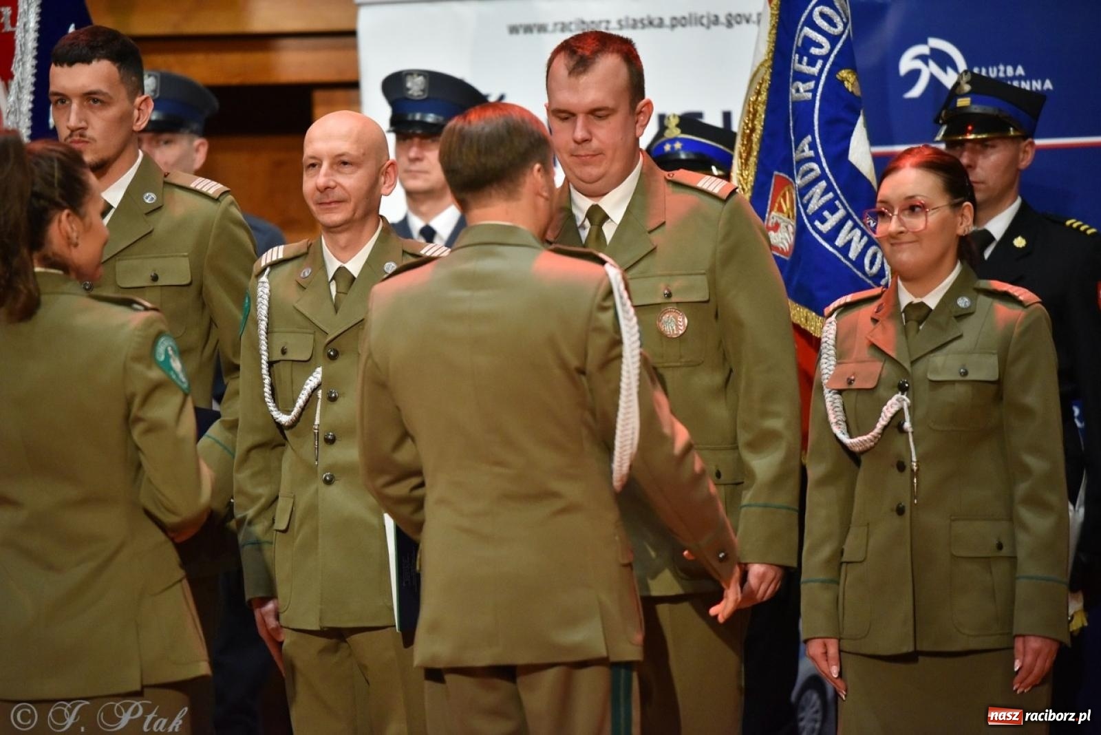 Zdjęcie w galerii na portalu naszraciborz.pl: Narodowe Święto Niepodległości. Wspólny apel raciborskich służb mundurowych [FOTO i WIDEO] wiadomości z regionu