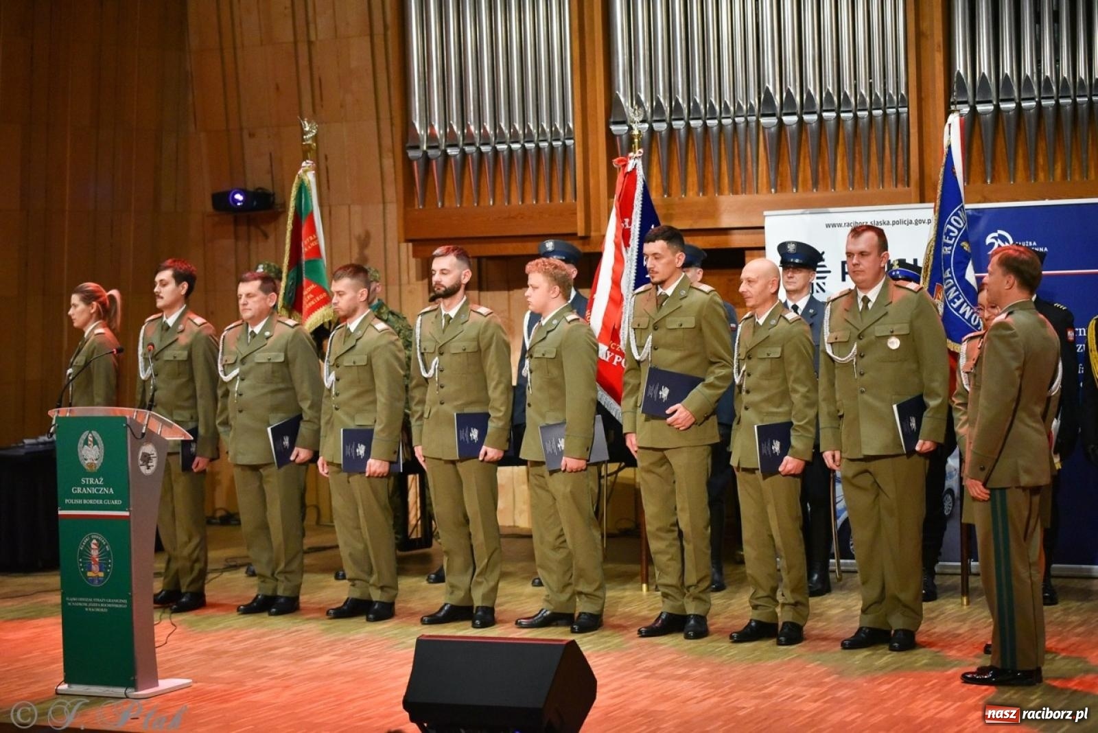 Zdjęcie w galerii na portalu naszraciborz.pl: Narodowe Święto Niepodległości. Wspólny apel raciborskich służb mundurowych [FOTO i WIDEO] wiadomości z regionu