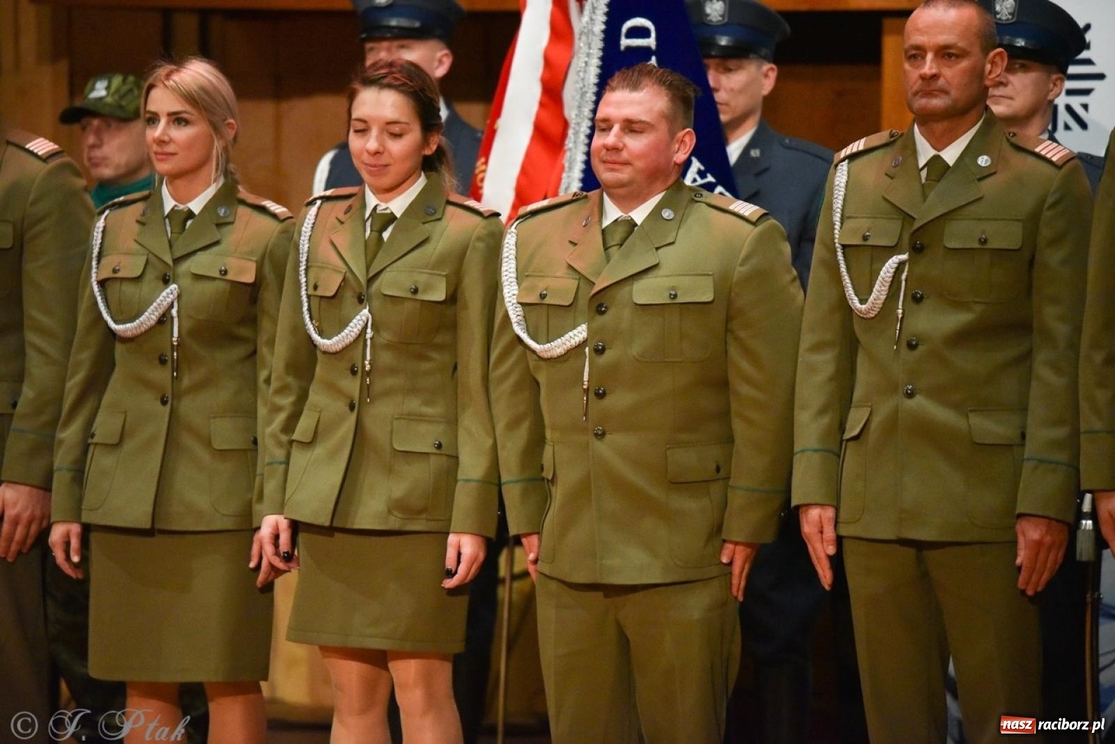 Zdjęcie w galerii na portalu naszraciborz.pl: Narodowe Święto Niepodległości. Wspólny apel raciborskich służb mundurowych [FOTO i WIDEO] wiadomości z regionu