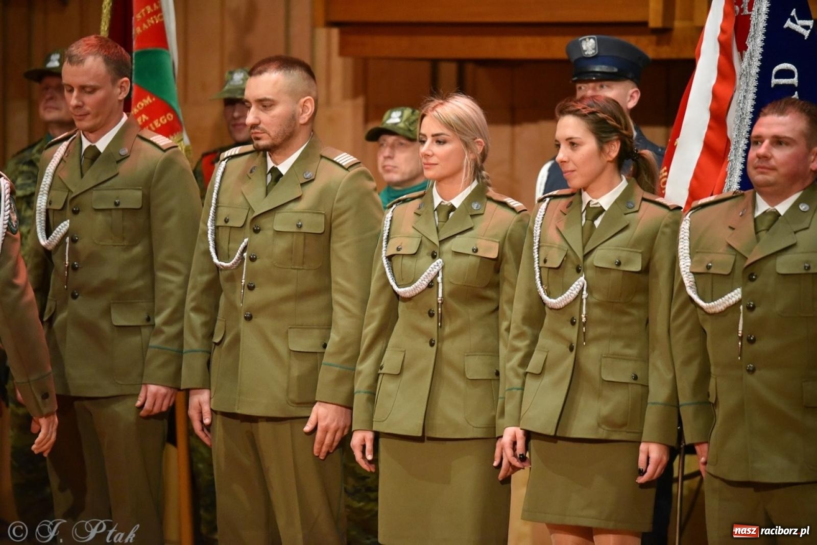 Zdjęcie w galerii na portalu naszraciborz.pl: Narodowe Święto Niepodległości. Wspólny apel raciborskich służb mundurowych [FOTO i WIDEO] wiadomości z regionu