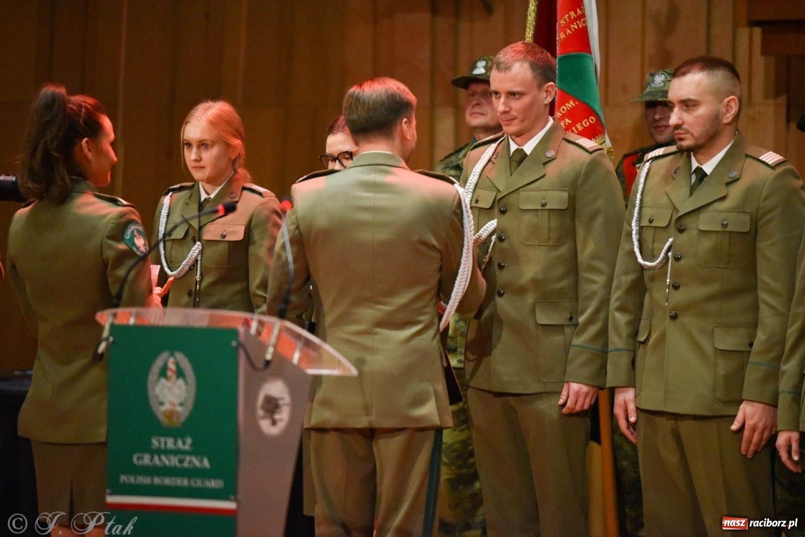Zdjęcie w galerii na portalu naszraciborz.pl: Narodowe Święto Niepodległości. Wspólny apel raciborskich służb mundurowych [FOTO i WIDEO] wiadomości z regionu