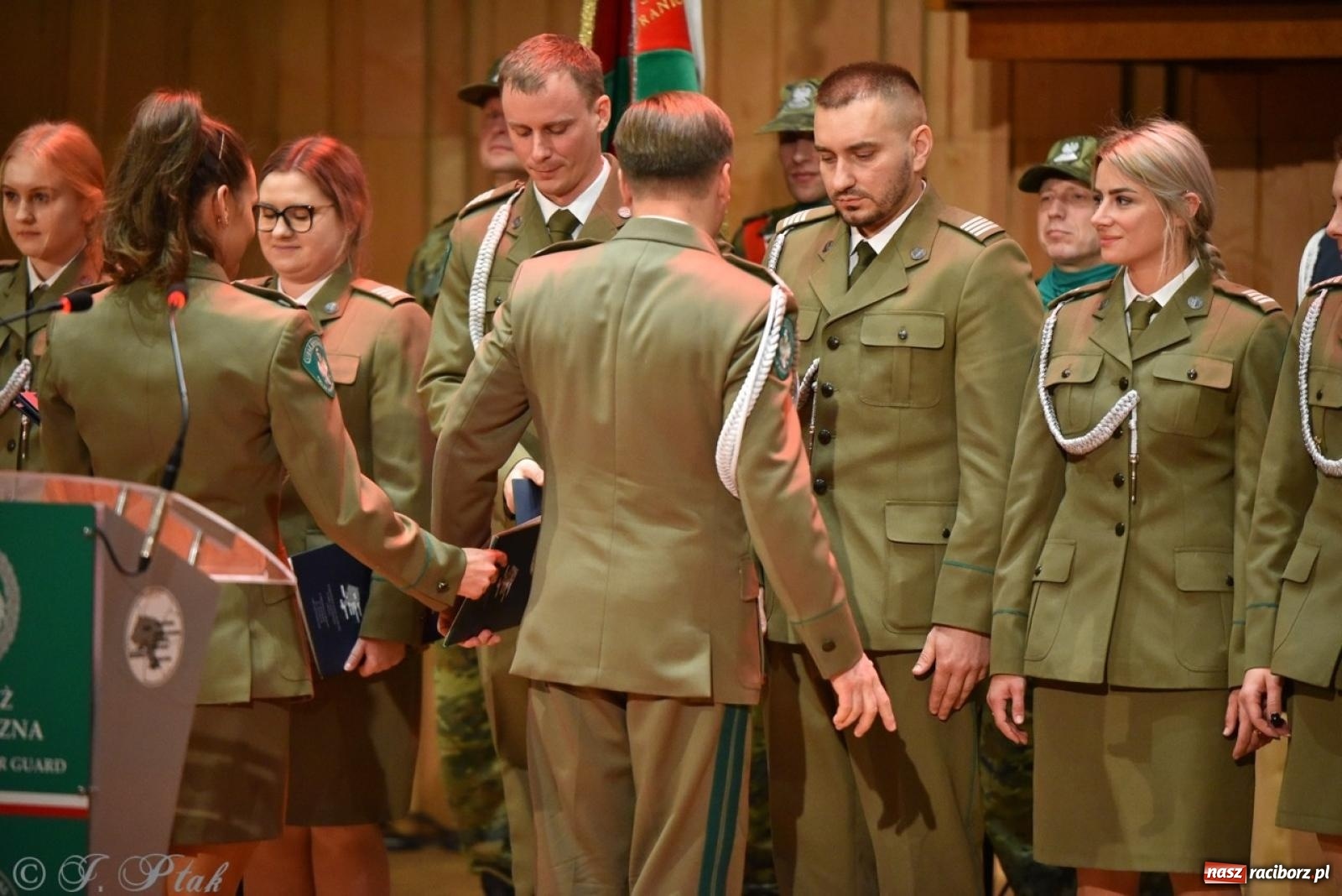 Zdjęcie w galerii na portalu naszraciborz.pl: Narodowe Święto Niepodległości. Wspólny apel raciborskich służb mundurowych [FOTO i WIDEO] wiadomości z regionu