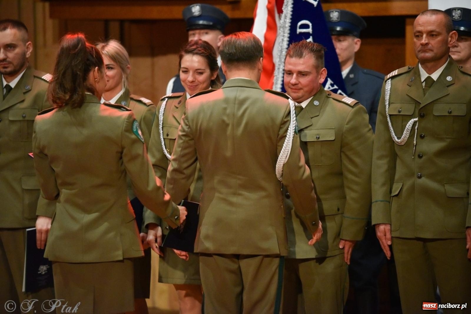Zdjęcie w galerii na portalu naszraciborz.pl: Narodowe Święto Niepodległości. Wspólny apel raciborskich służb mundurowych [FOTO i WIDEO] wiadomości z regionu